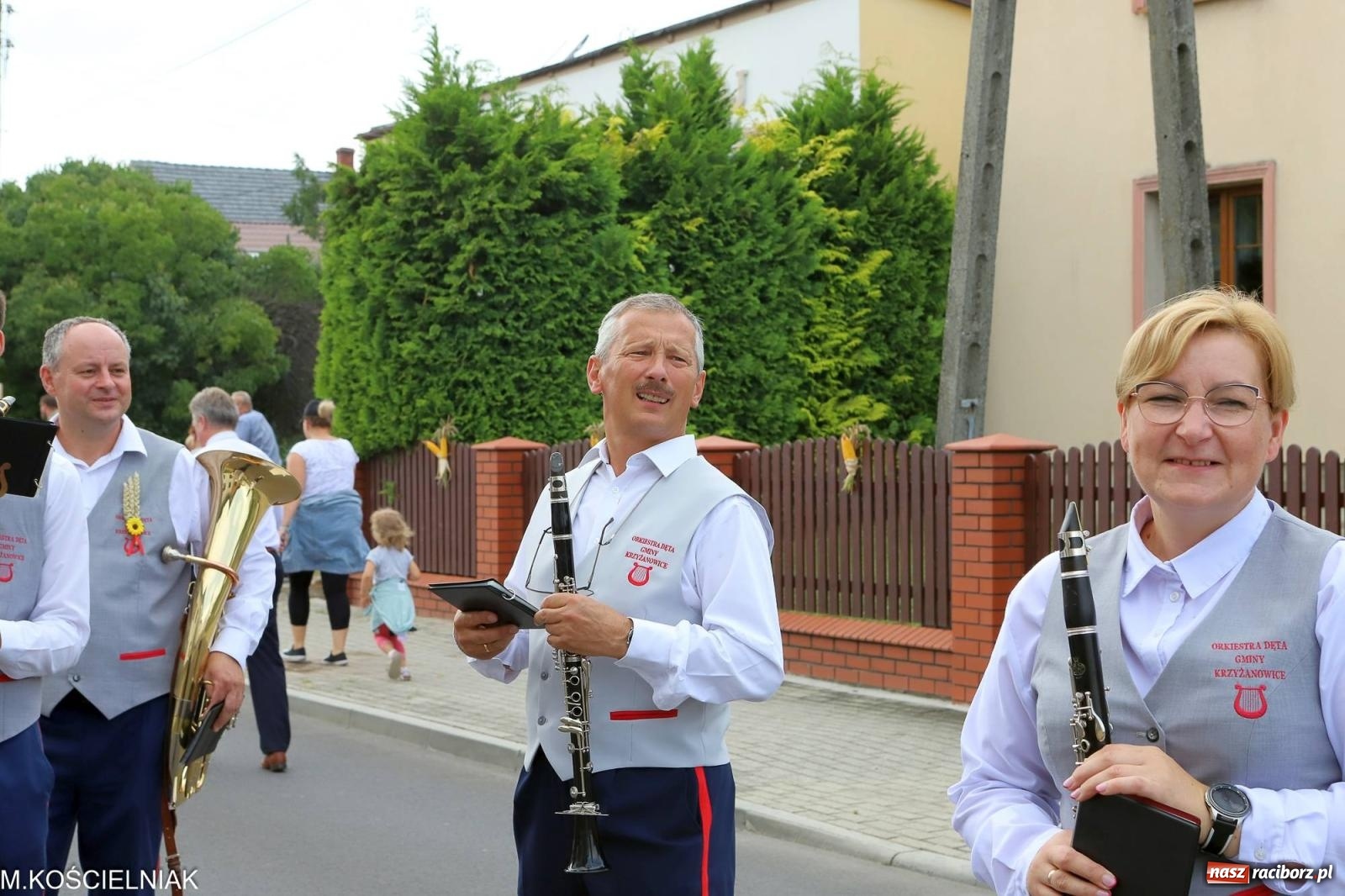 Zdjęcie w galerii na portalu naszraciborz.pl: Dożynki w Krzyżanowicach. Po co nam dalekie kraje jak nasz basen to Hawaje wiadomości z regionu