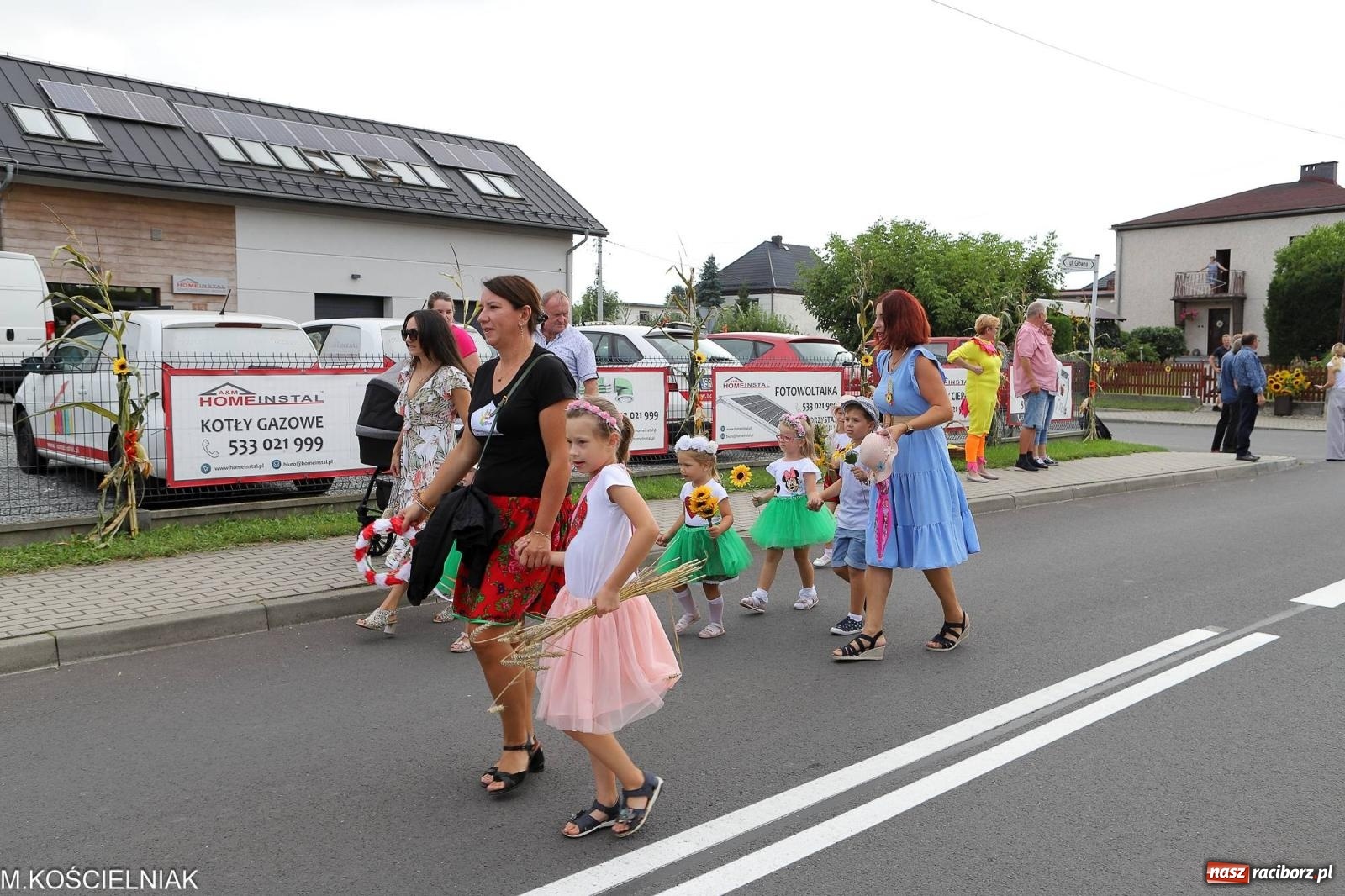 Zdjęcie w galerii na portalu naszraciborz.pl: Dożynki w Krzyżanowicach. Po co nam dalekie kraje jak nasz basen to Hawaje wiadomości z regionu