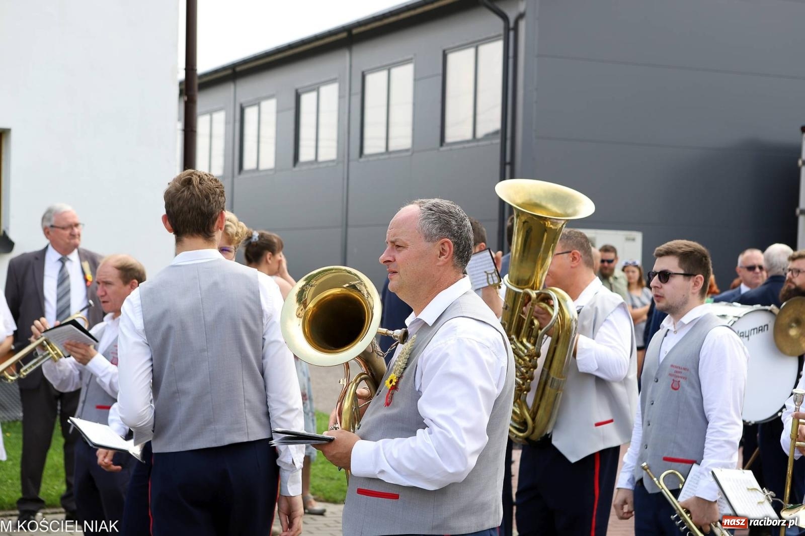 Zdjęcie w galerii na portalu naszraciborz.pl: Dożynki w Krzyżanowicach. Po co nam dalekie kraje jak nasz basen to Hawaje wiadomości z regionu
