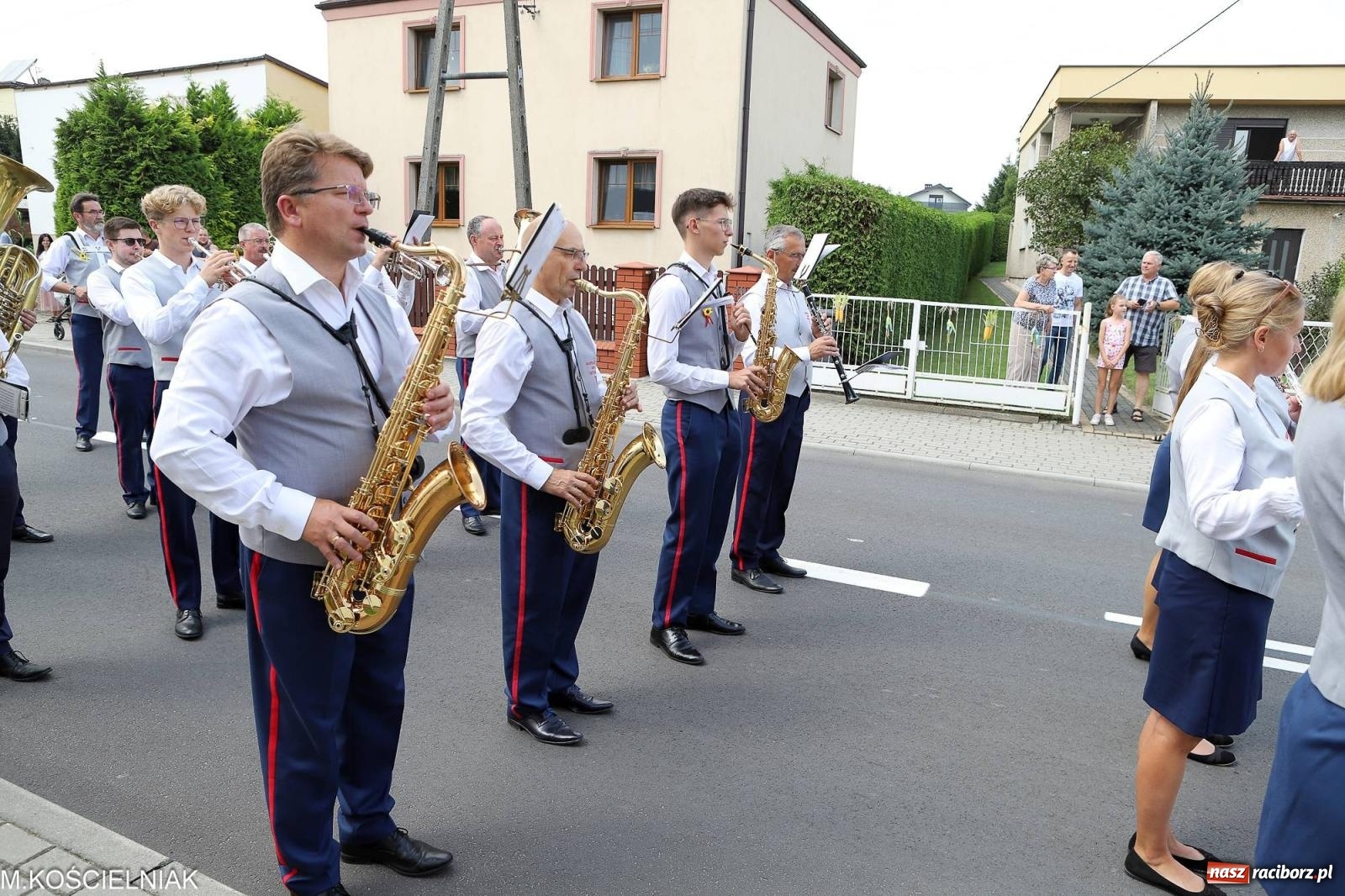 Zdjęcie w galerii na portalu naszraciborz.pl: Dożynki w Krzyżanowicach. Po co nam dalekie kraje jak nasz basen to Hawaje wiadomości z regionu