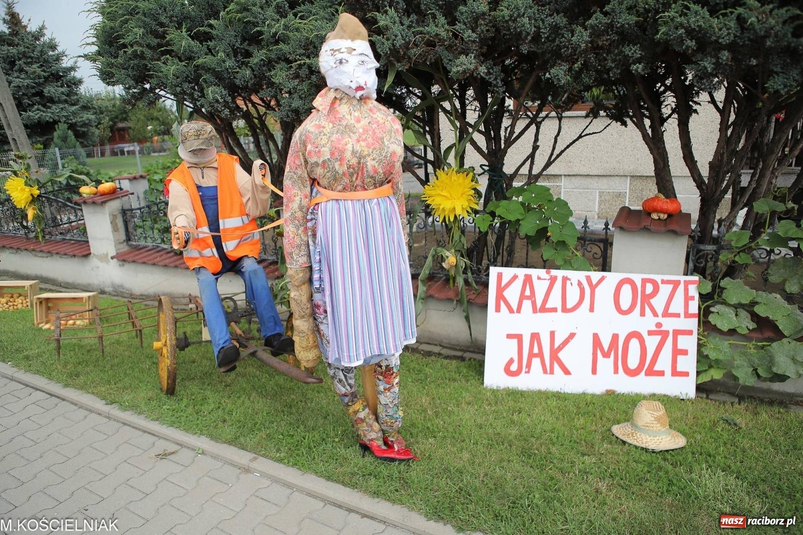 Zdjęcie w galerii na portalu naszraciborz.pl: Dożynki w Krzyżanowicach. Po co nam dalekie kraje jak nasz basen to Hawaje wiadomości z regionu