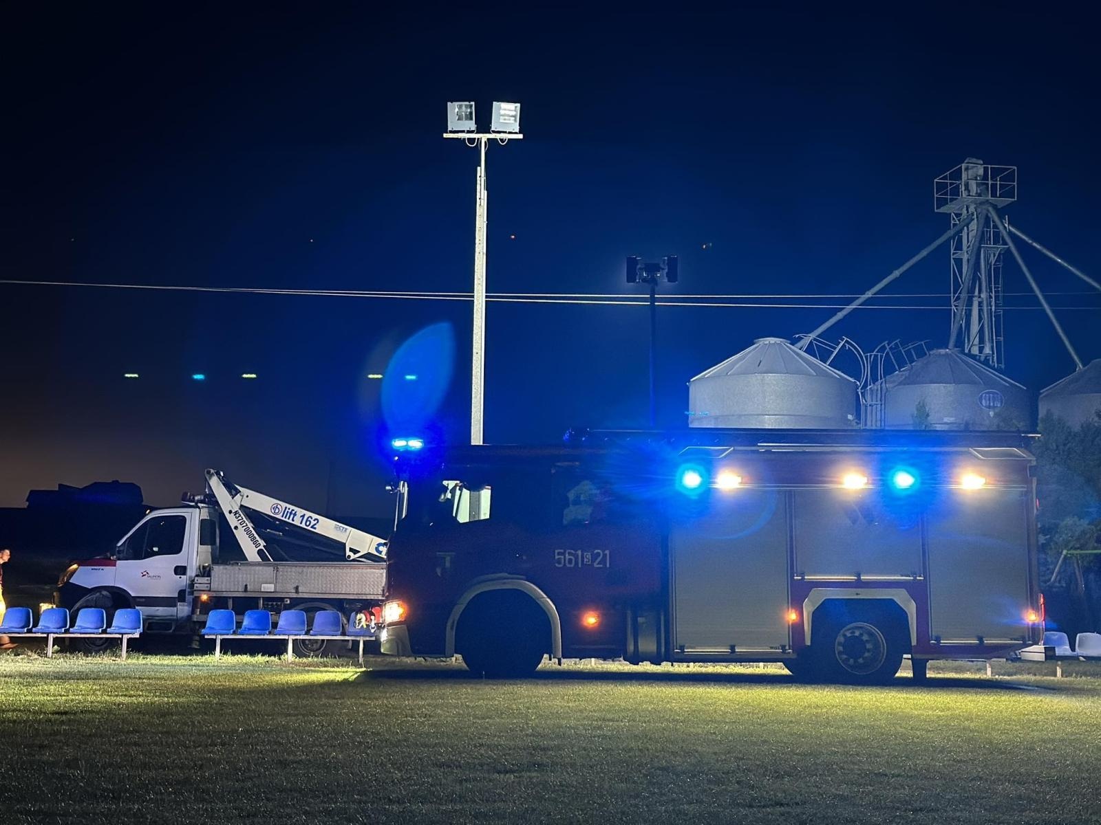 Zdjęcie w galerii na portalu naszraciborz.pl: Strażacy walczyli ze skutkami burzy. Egipskie ciemności w gminie Pietrowice Wielkie wiadomości z regionu