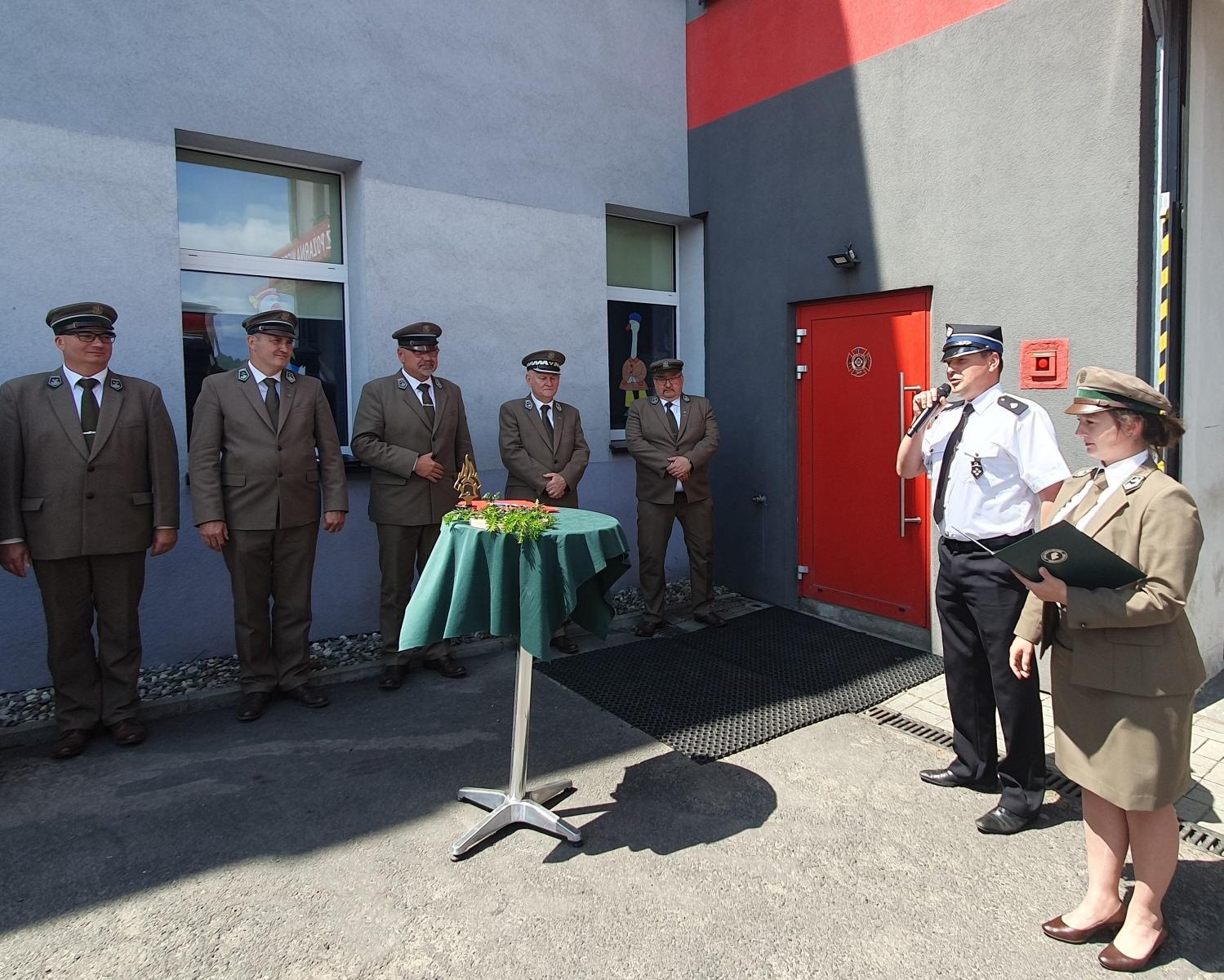 Zdjęcie w galerii na portalu naszraciborz.pl: Leśnicy wspierają strażaków wiadomości z regionu