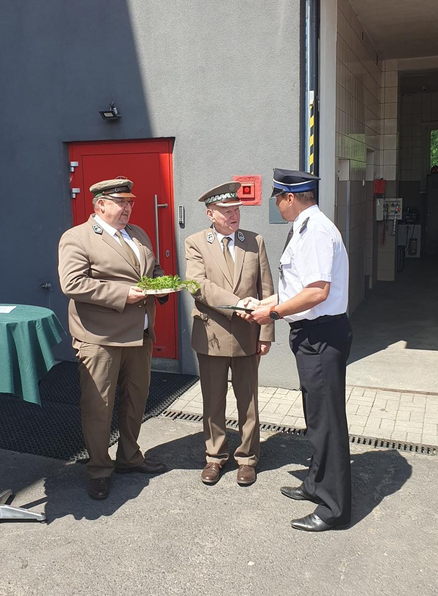 Zdjęcie w galerii na portalu naszraciborz.pl: Leśnicy wspierają strażaków wiadomości z regionu