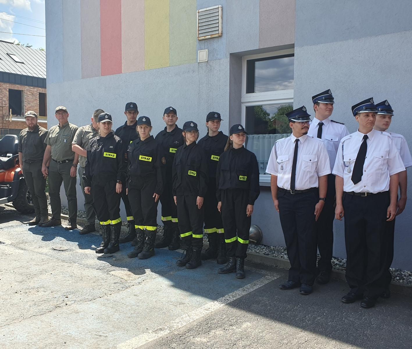 Zdjęcie w galerii na portalu naszraciborz.pl: Leśnicy wspierają strażaków wiadomości z regionu