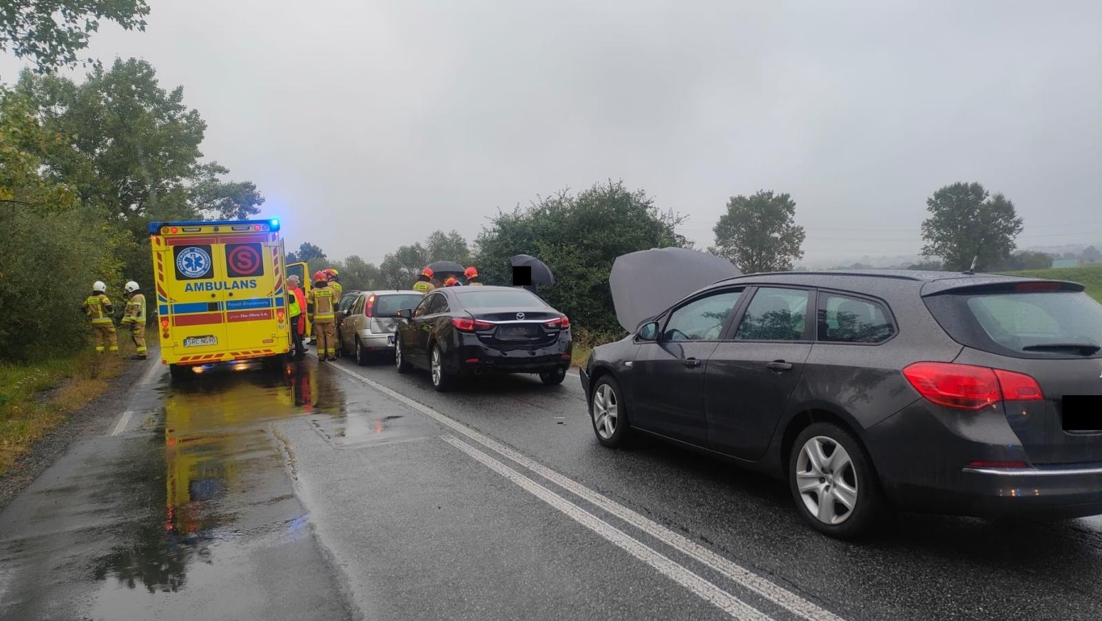 Zdjęcie w galerii na portalu naszraciborz.pl: Zderzenie czterech pojazdów przy moście na Uldze [FOTO] wiadomości z regionu