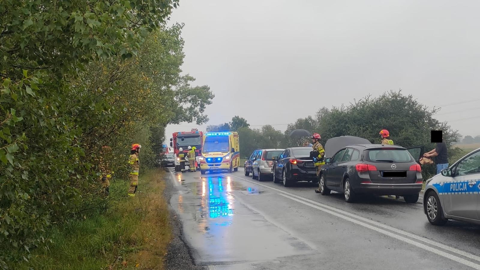 Zdjęcie w galerii na portalu naszraciborz.pl: Zderzenie czterech pojazdów przy moście na Uldze [FOTO] wiadomości z regionu