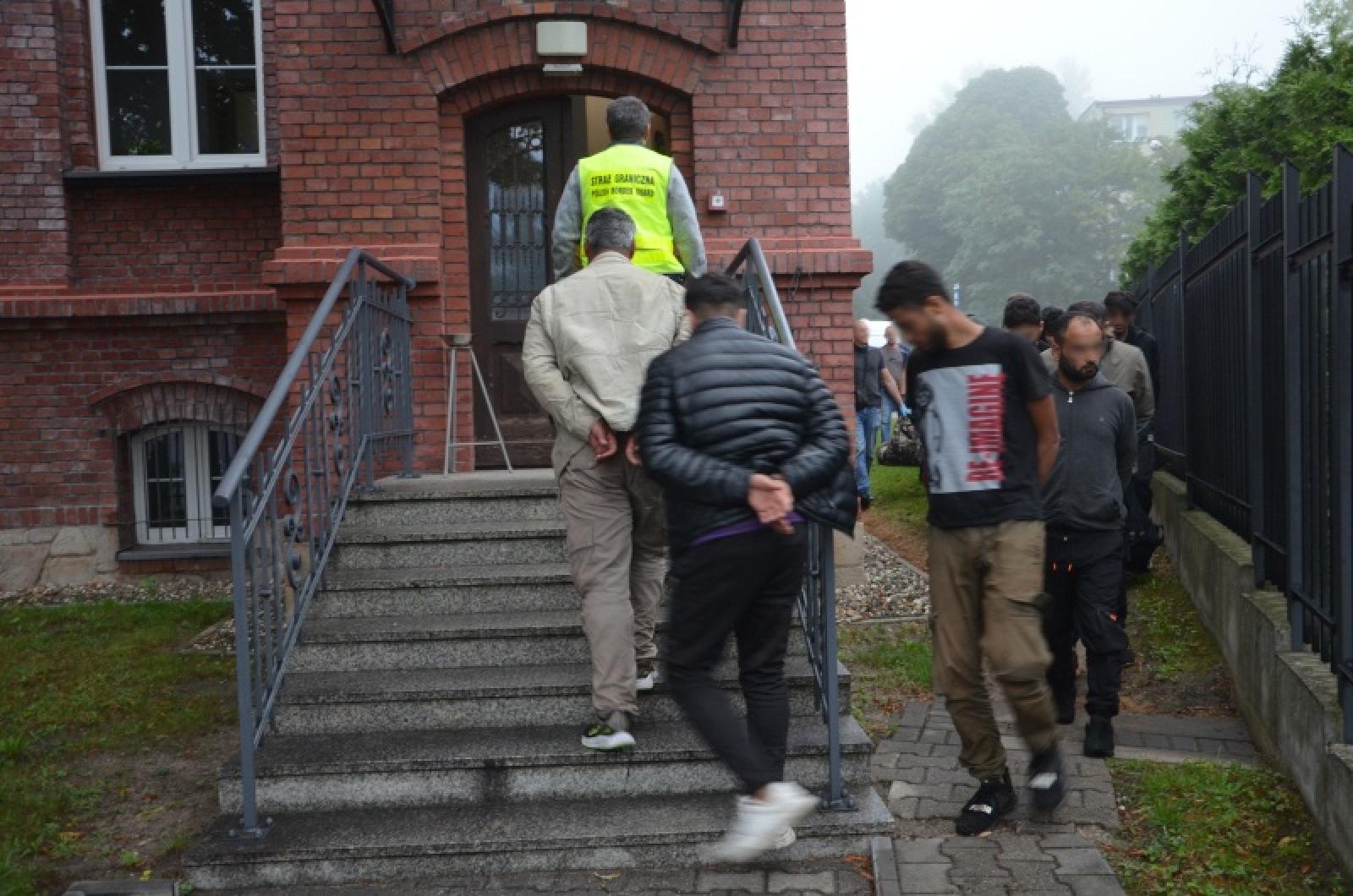 Zdjęcie w galerii na portalu naszraciborz.pl: Kolejny przemytnik w rękach śląskich pograniczników z Raciborza wiadomości z regionu