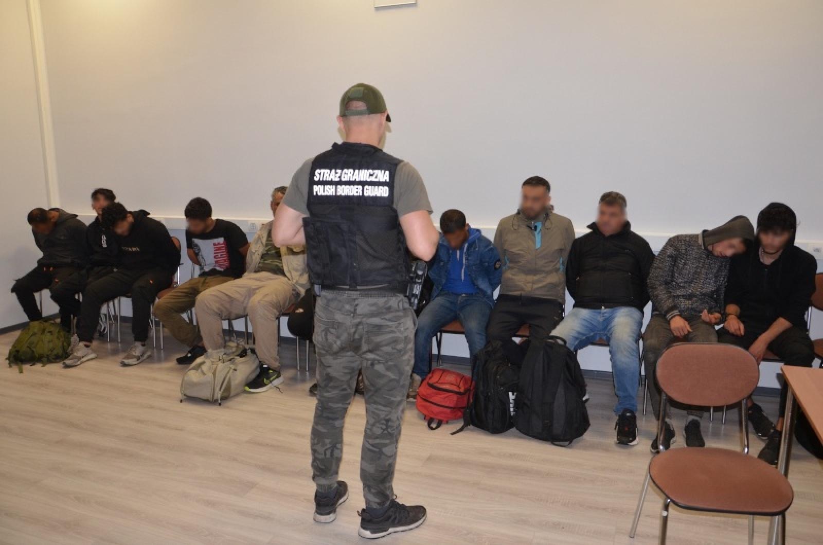 Zdjęcie w galerii na portalu naszraciborz.pl: Kolejny przemytnik w rękach śląskich pograniczników z Raciborza wiadomości z regionu