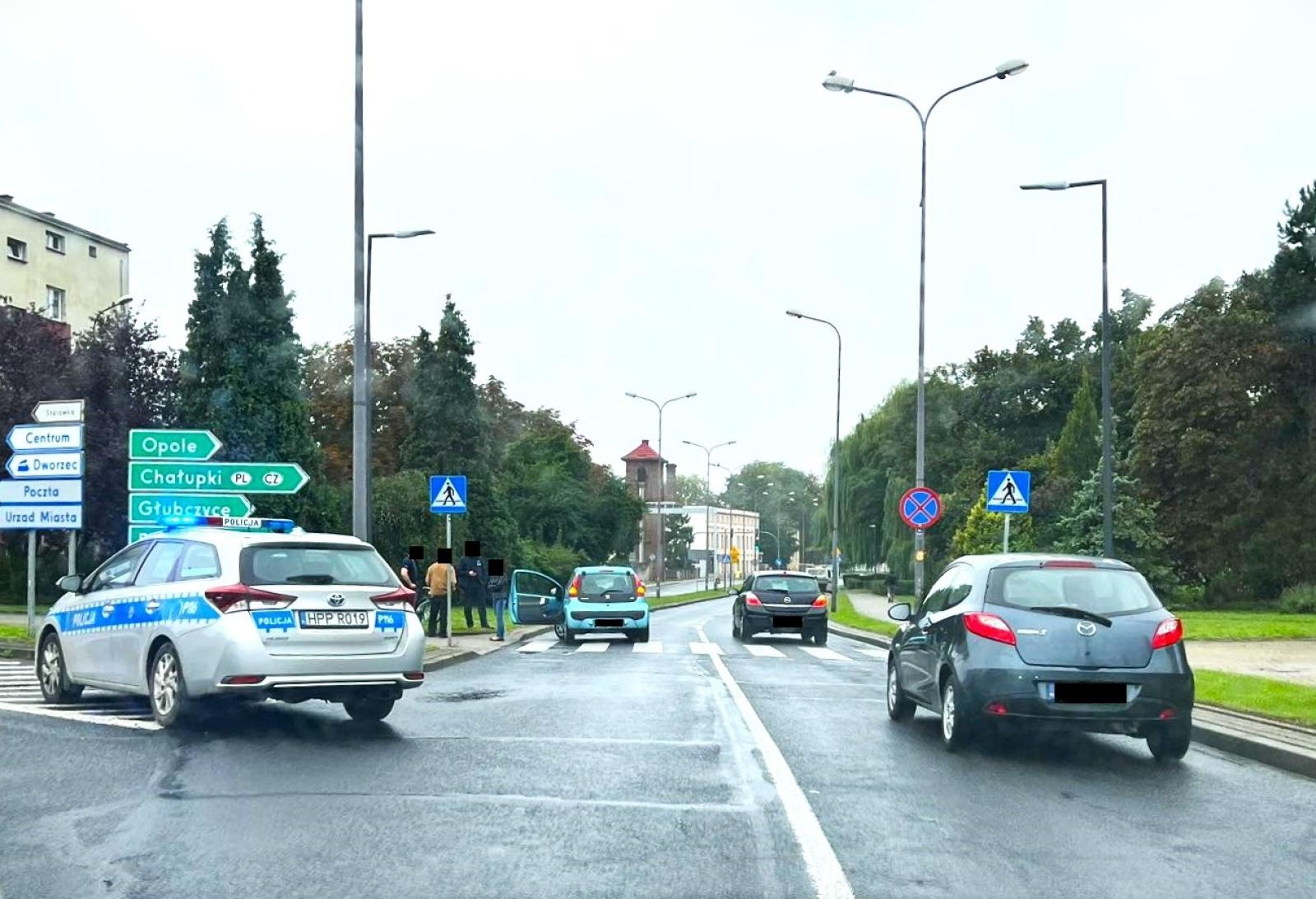 Zdjęcie w galerii na portalu naszraciborz.pl: Rowerzysta wjechał wprost pod peugeota wiadomości z regionu