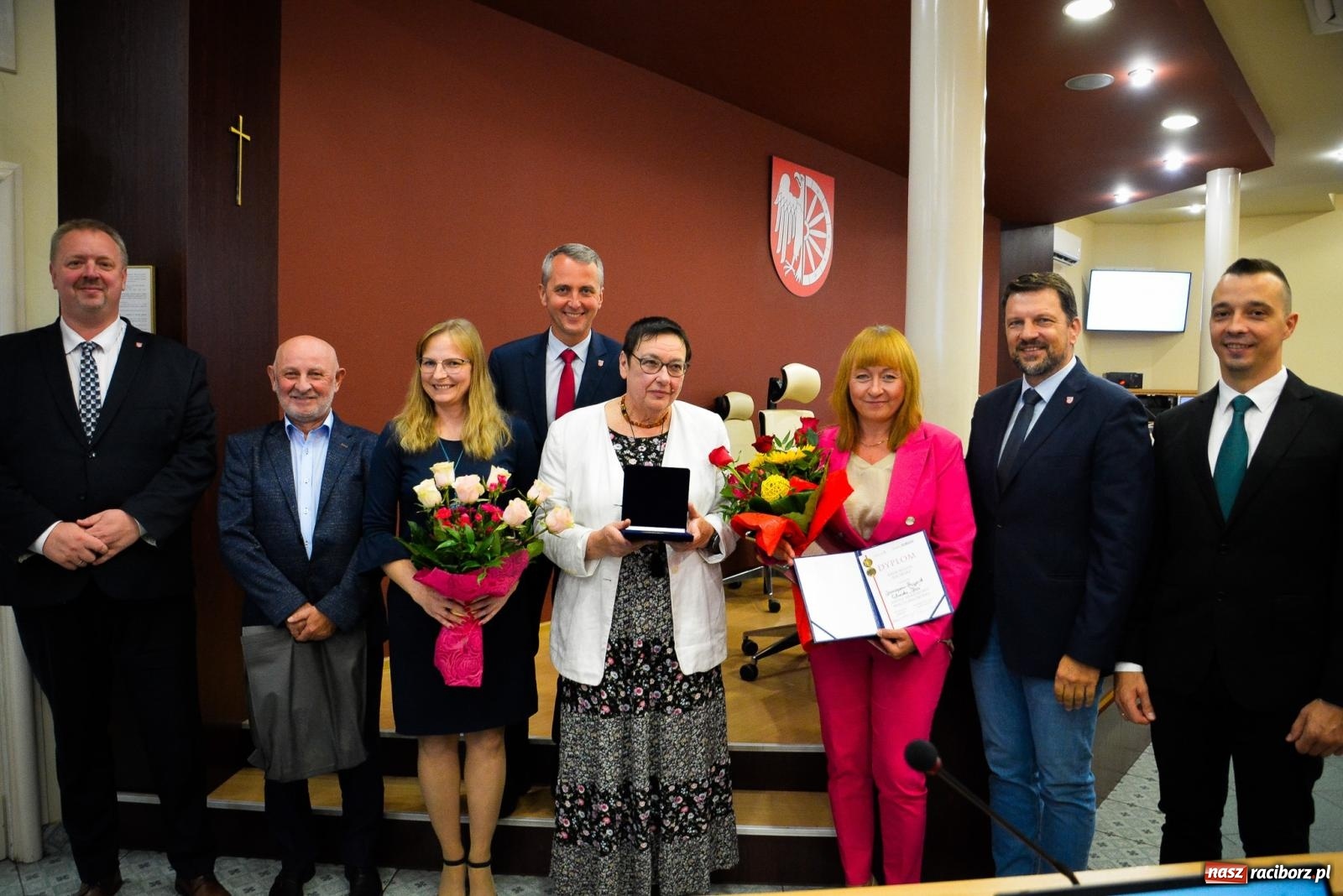 Zdjęcie w galerii na portalu naszraciborz.pl: Przedstawiciele stowarzyszenia Tęcza odebrali Medal Honorowy Miasta Raciborza wiadomości z regionu