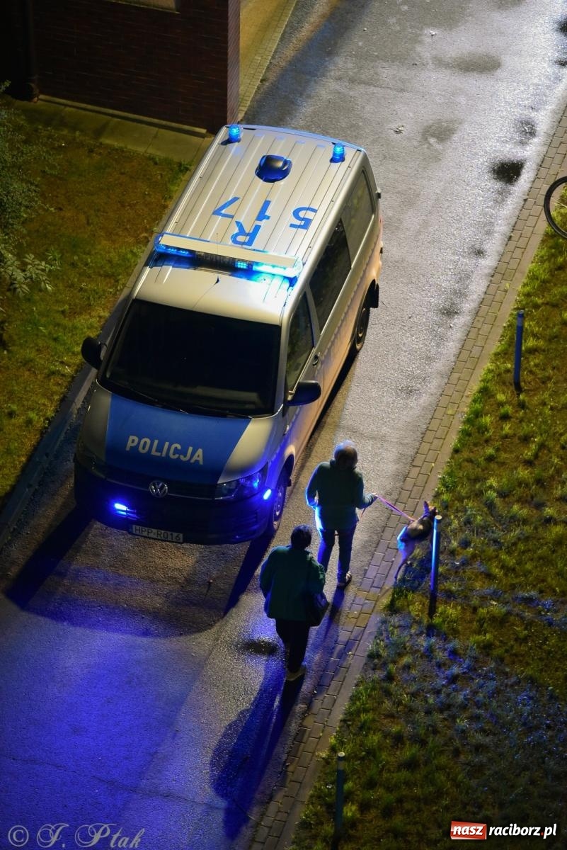 Zdjęcie w galerii na portalu naszraciborz.pl: Raport 998. Akcja służb przy Katowickiej. Kobieta trafiła do szpitala wiadomości z regionu