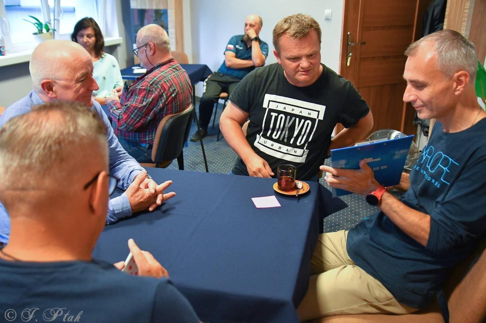 Zdjęcie w galerii na portalu naszraciborz.pl: W PCS-ie wyłonili mistrza gry w tysiąca wiadomości z regionu