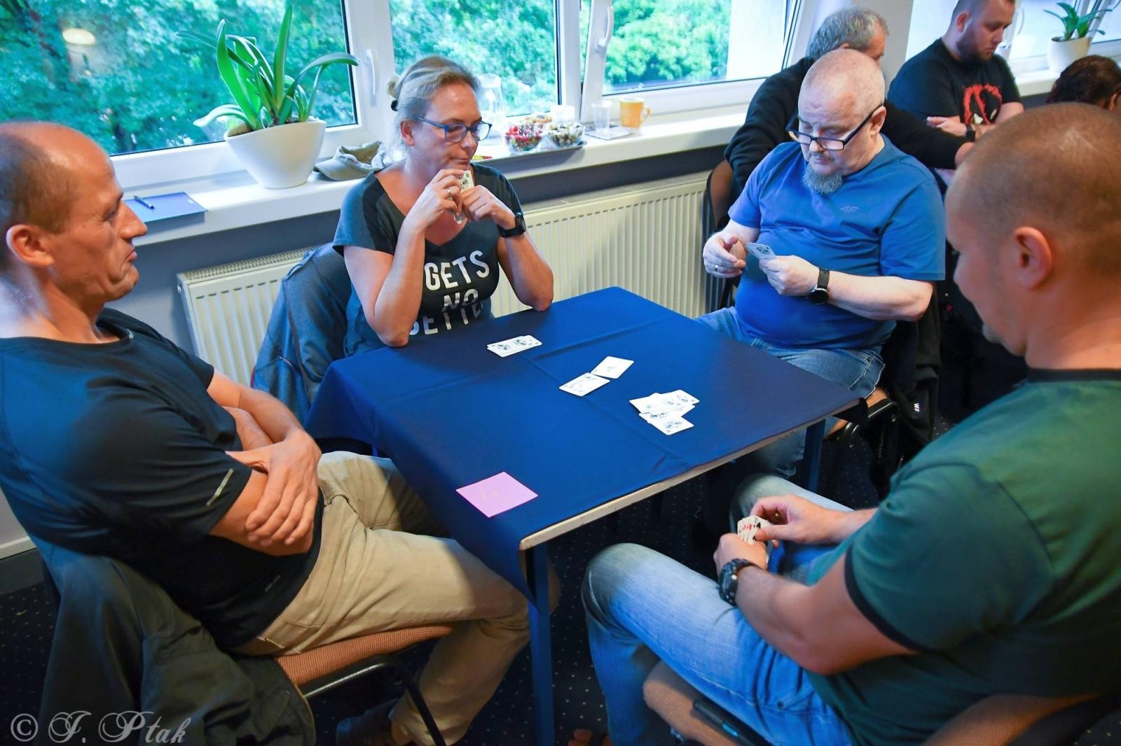 Zdjęcie w galerii na portalu naszraciborz.pl: W PCS-ie wyłonili mistrza gry w tysiąca wiadomości z regionu