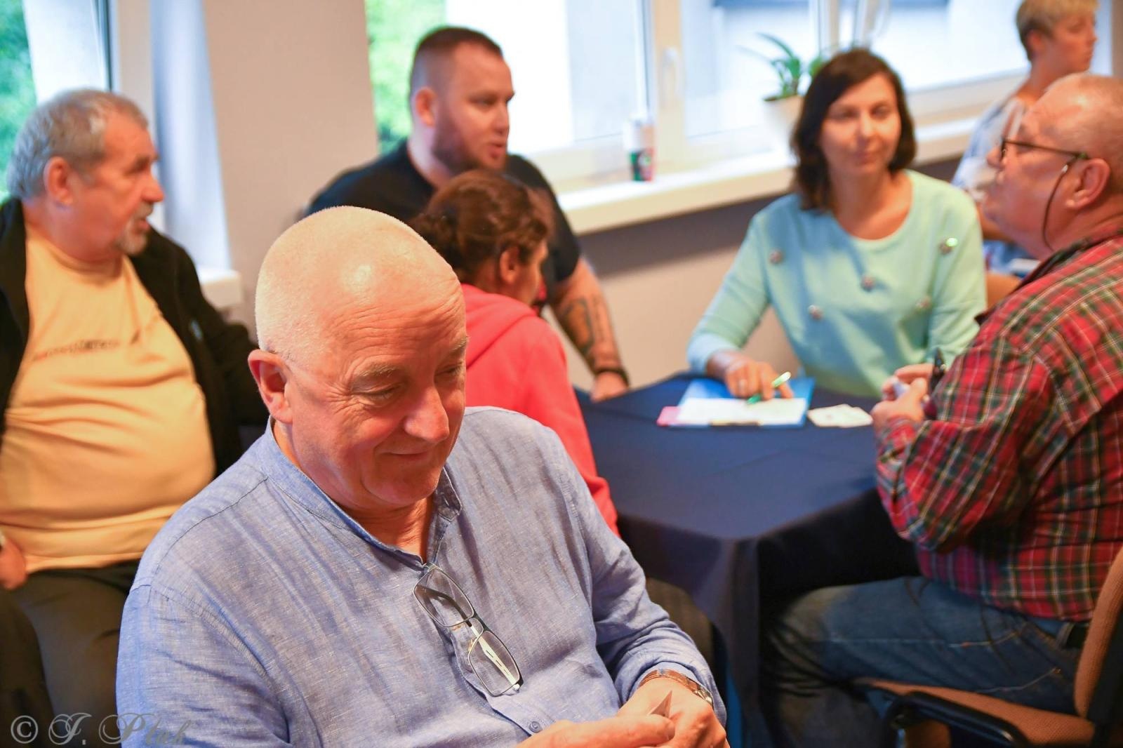 Zdjęcie w galerii na portalu naszraciborz.pl: W PCS-ie wyłonili mistrza gry w tysiąca wiadomości z regionu