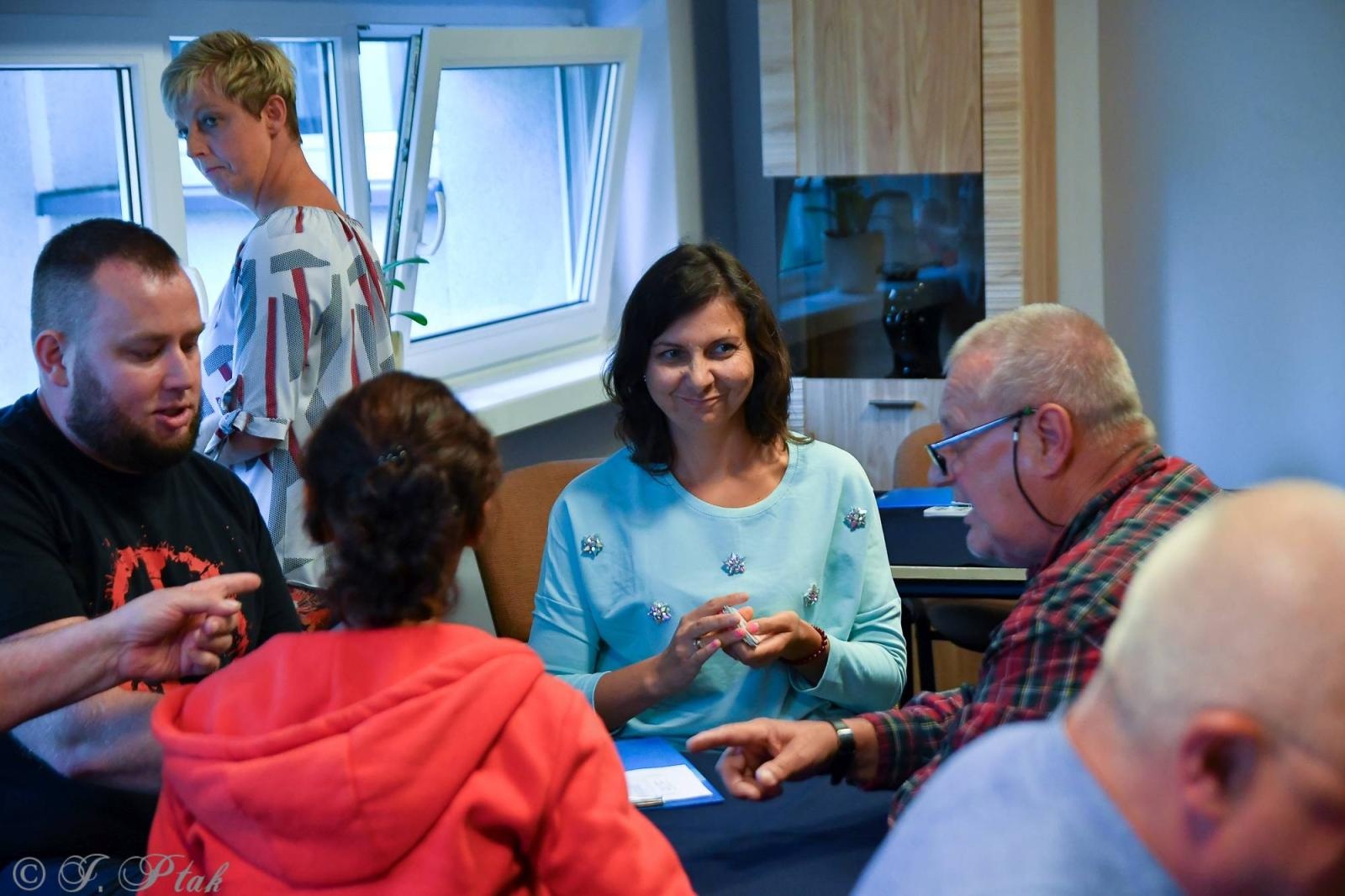Zdjęcie w galerii na portalu naszraciborz.pl: W PCS-ie wyłonili mistrza gry w tysiąca wiadomości z regionu