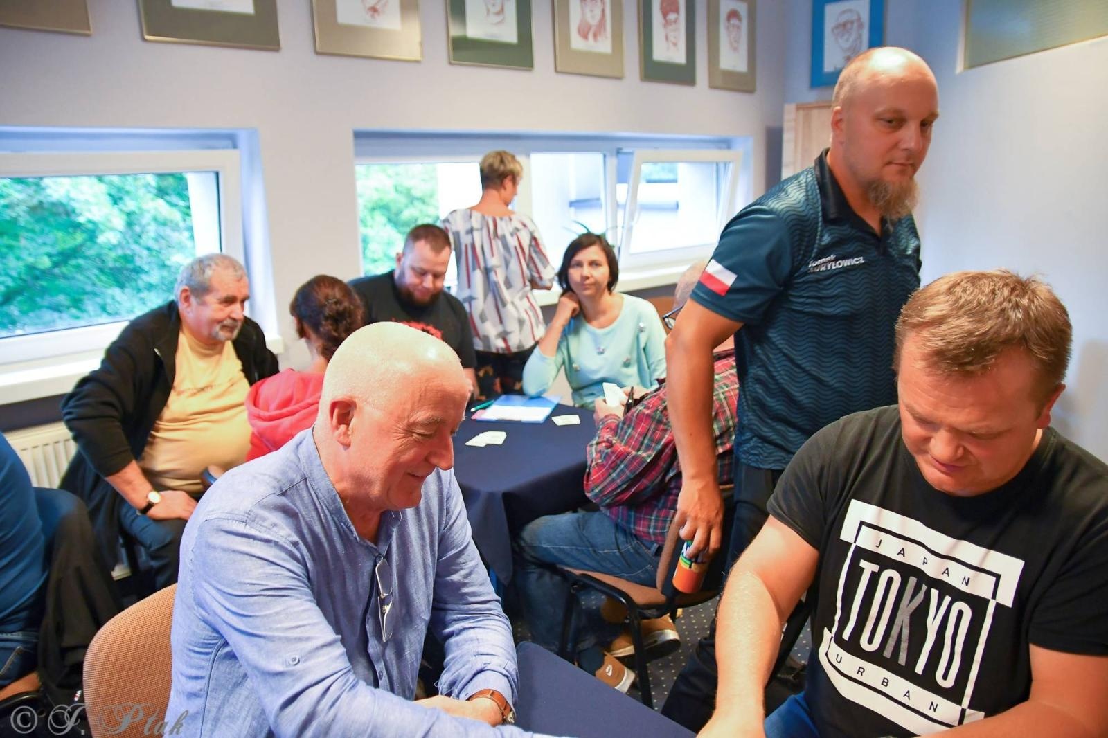 Zdjęcie w galerii na portalu naszraciborz.pl: W PCS-ie wyłonili mistrza gry w tysiąca wiadomości z regionu