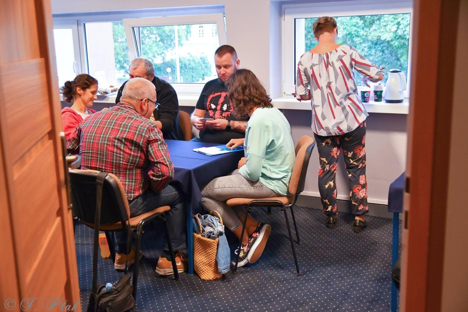 Zdjęcie w galerii na portalu naszraciborz.pl: W PCS-ie wyłonili mistrza gry w tysiąca wiadomości z regionu