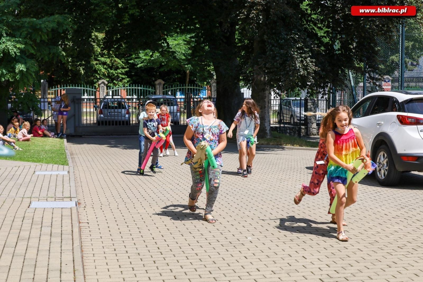 Zdjęcie w galerii na portalu naszraciborz.pl: Ostatni przystanek Letniego Wehikułu Czasu w Bibliotece wiadomości z regionu