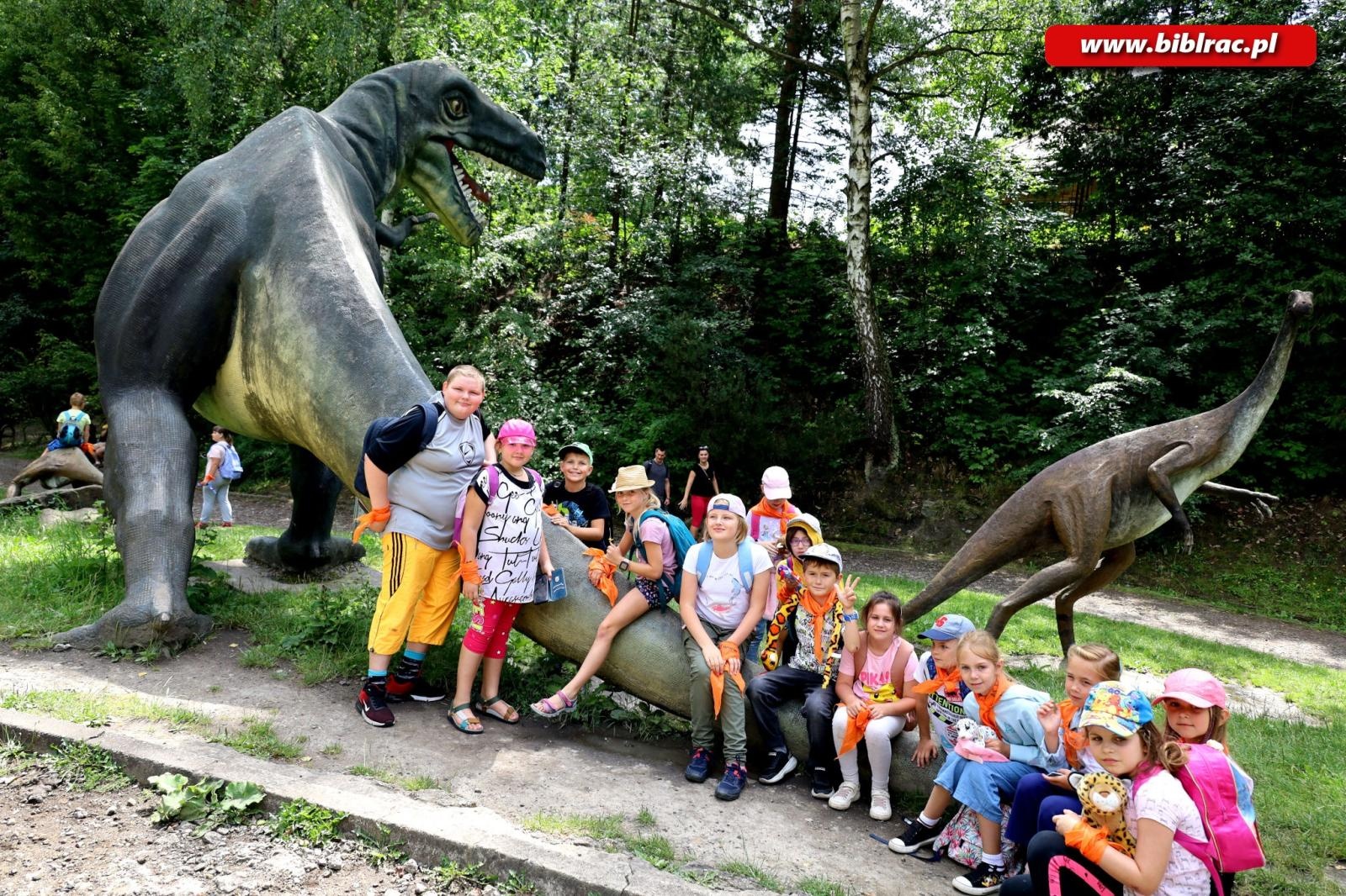 Zdjęcie w galerii na portalu naszraciborz.pl: Ostatni przystanek Letniego Wehikułu Czasu w Bibliotece wiadomości z regionu