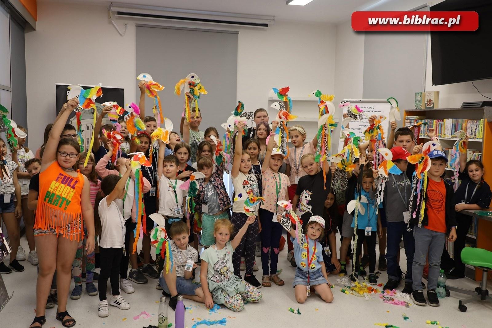 Zdjęcie w galerii na portalu naszraciborz.pl: Ostatni przystanek Letniego Wehikułu Czasu w Bibliotece wiadomości z regionu
