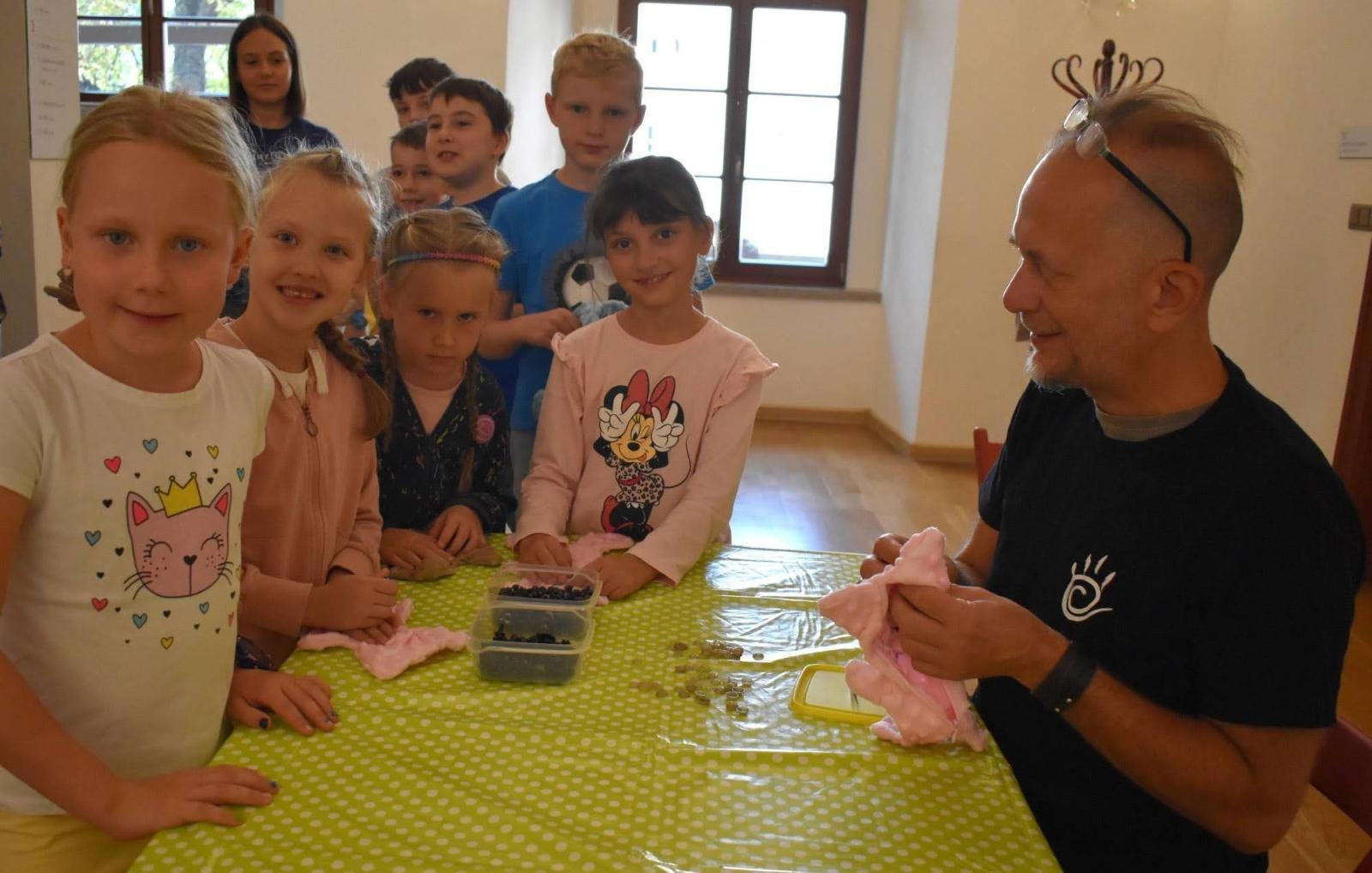 Zdjęcie w galerii na portalu naszraciborz.pl: WAKACJE w POWIECIE 2023. Dodatkowe zajęcia na Zamku Piastowskim za nami wiadomości z regionu