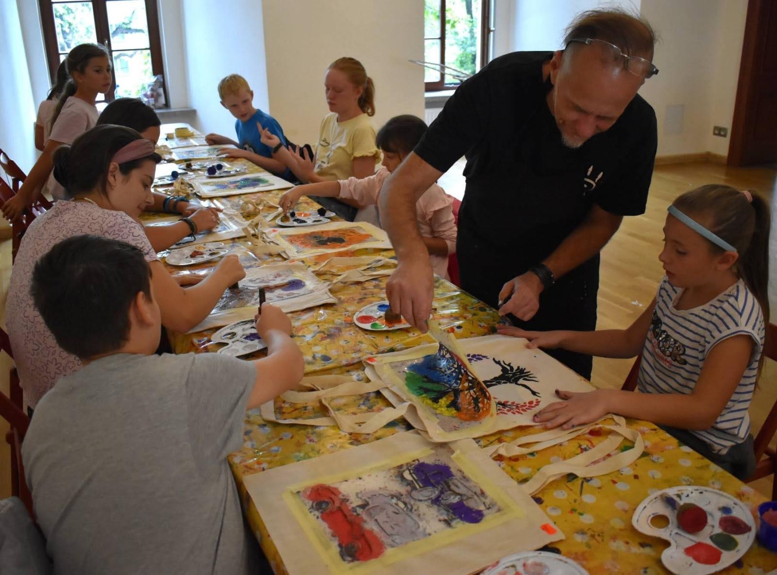 Zdjęcie w galerii na portalu naszraciborz.pl: WAKACJE w POWIECIE 2023. Dodatkowe zajęcia na Zamku Piastowskim za nami wiadomości z regionu