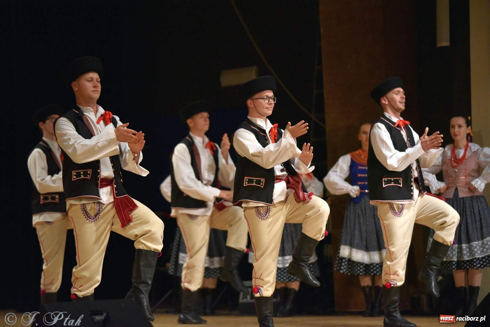 Zdjęcie w galerii na portalu naszraciborz.pl: Śląskie bez granic. Folklor z całego świata zagościł w Raciborzu [FOTO i WIDEO] wiadomości z regionu