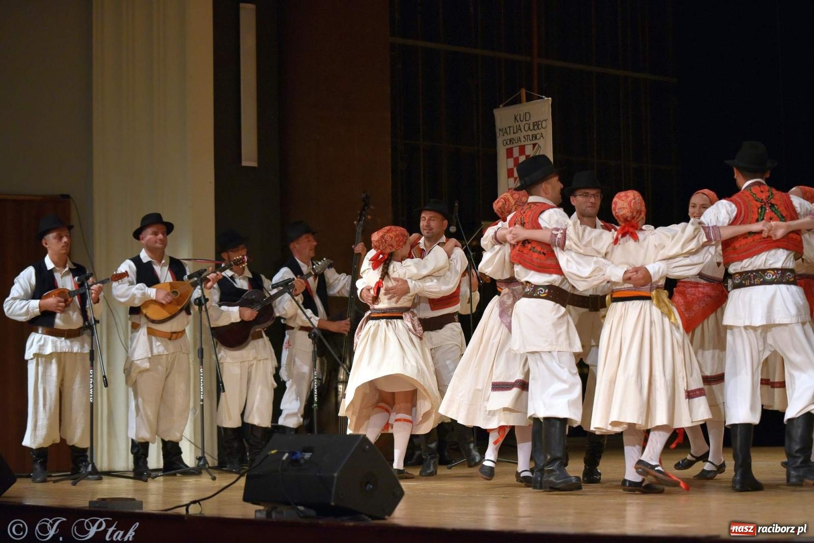 Zdjęcie w galerii na portalu naszraciborz.pl: Śląskie bez granic. Folklor z całego świata zagościł w Raciborzu [FOTO i WIDEO] wiadomości z regionu