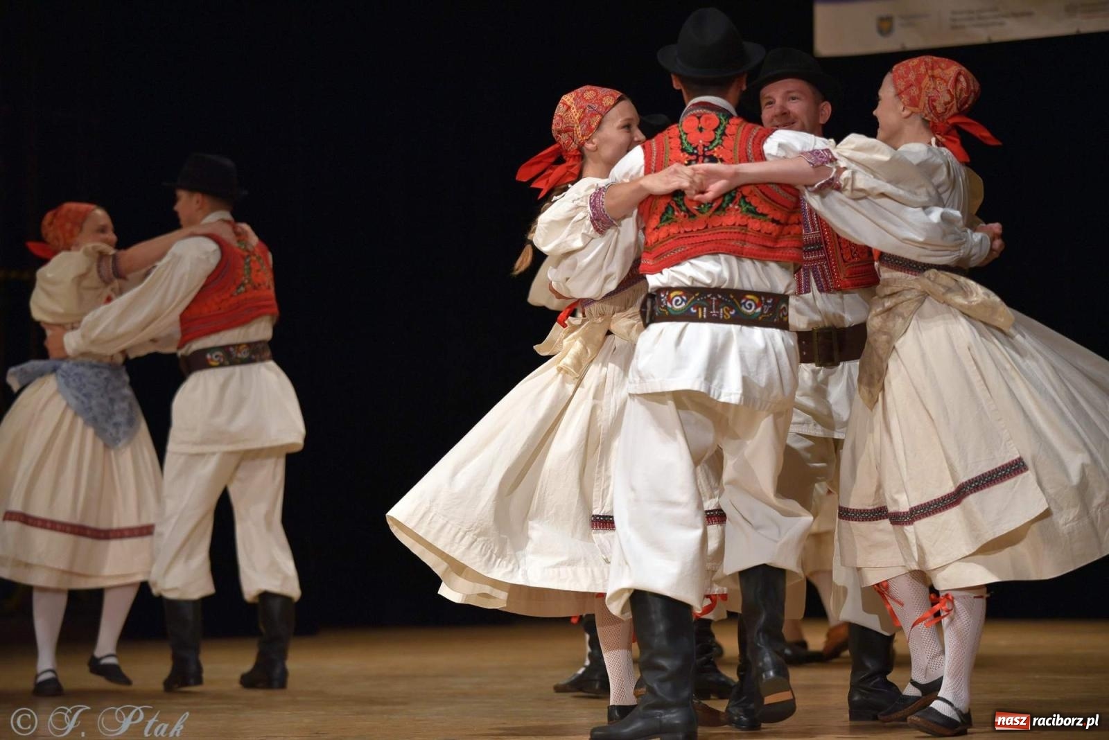 Zdjęcie w galerii na portalu naszraciborz.pl: Śląskie bez granic. Folklor z całego świata zagościł w Raciborzu [FOTO i WIDEO] wiadomości z regionu
