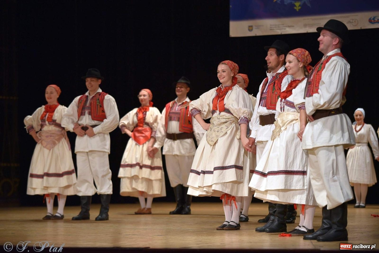 Zdjęcie w galerii na portalu naszraciborz.pl: Śląskie bez granic. Folklor z całego świata zagościł w Raciborzu [FOTO i WIDEO] wiadomości z regionu