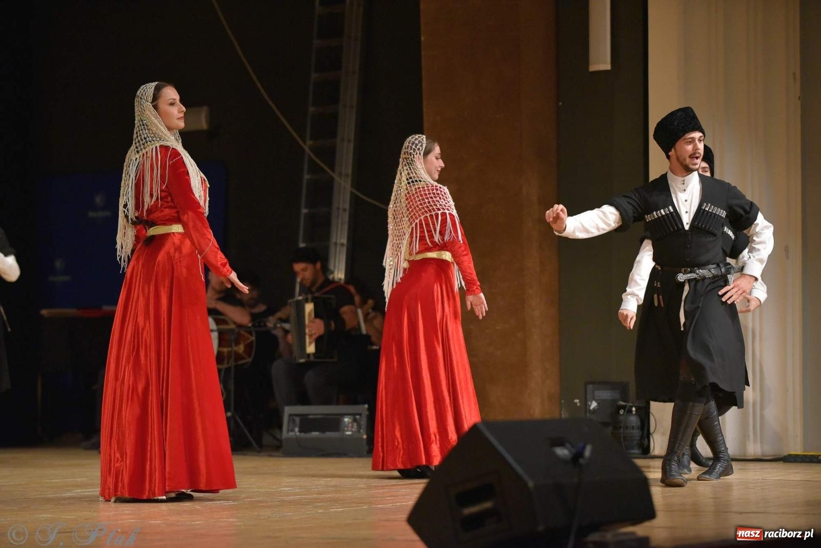 Zdjęcie w galerii na portalu naszraciborz.pl: Śląskie bez granic. Folklor z całego świata zagościł w Raciborzu [FOTO i WIDEO] wiadomości z regionu