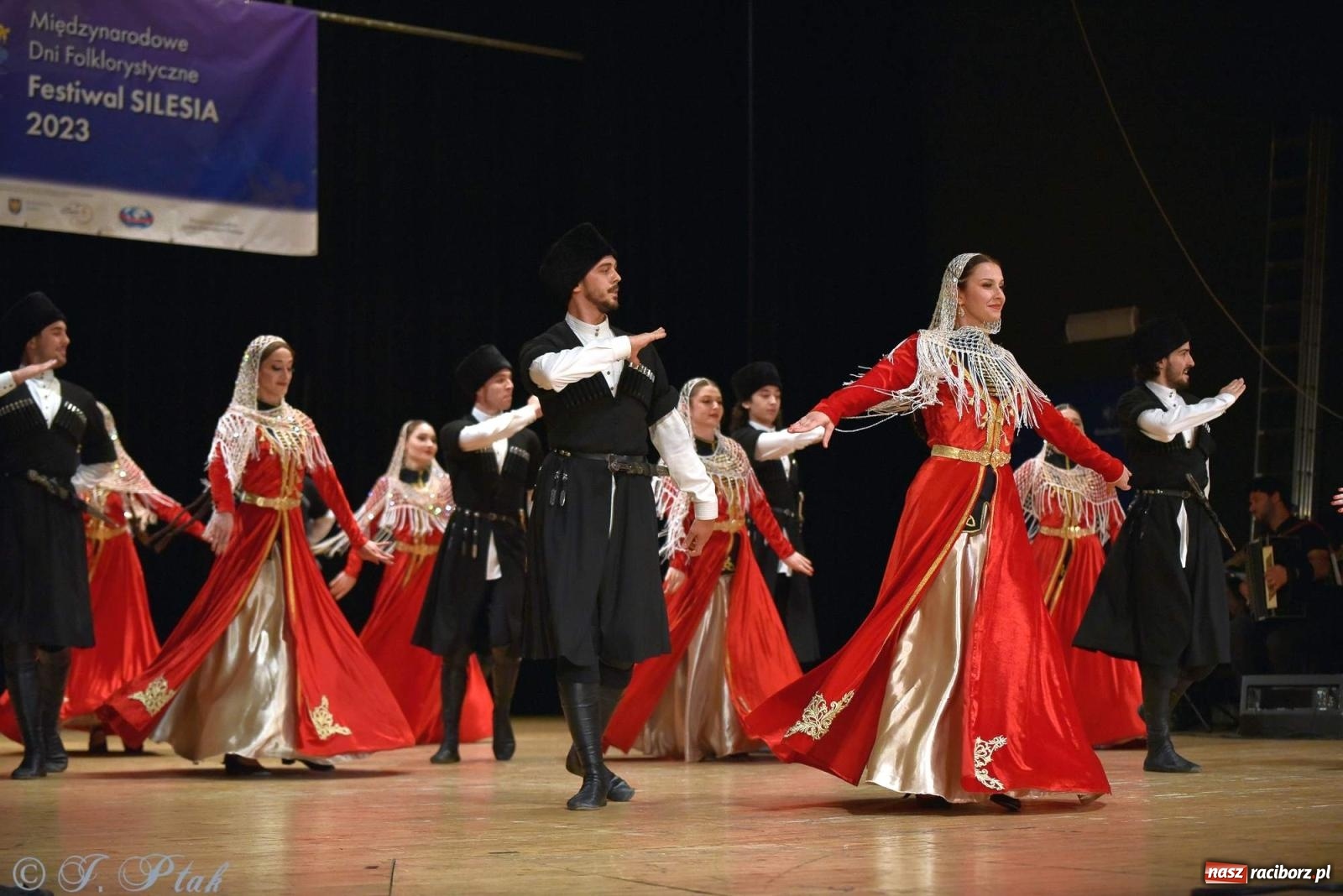 Zdjęcie w galerii na portalu naszraciborz.pl: Śląskie bez granic. Folklor z całego świata zagościł w Raciborzu [FOTO i WIDEO] wiadomości z regionu