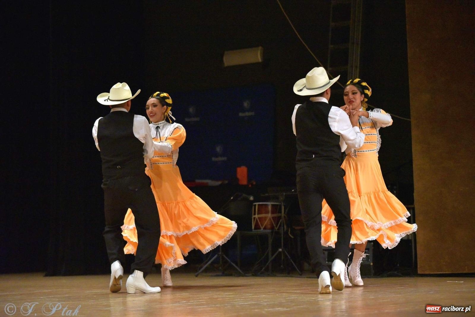 Zdjęcie w galerii na portalu naszraciborz.pl: Śląskie bez granic. Folklor z całego świata zagościł w Raciborzu [FOTO i WIDEO] wiadomości z regionu