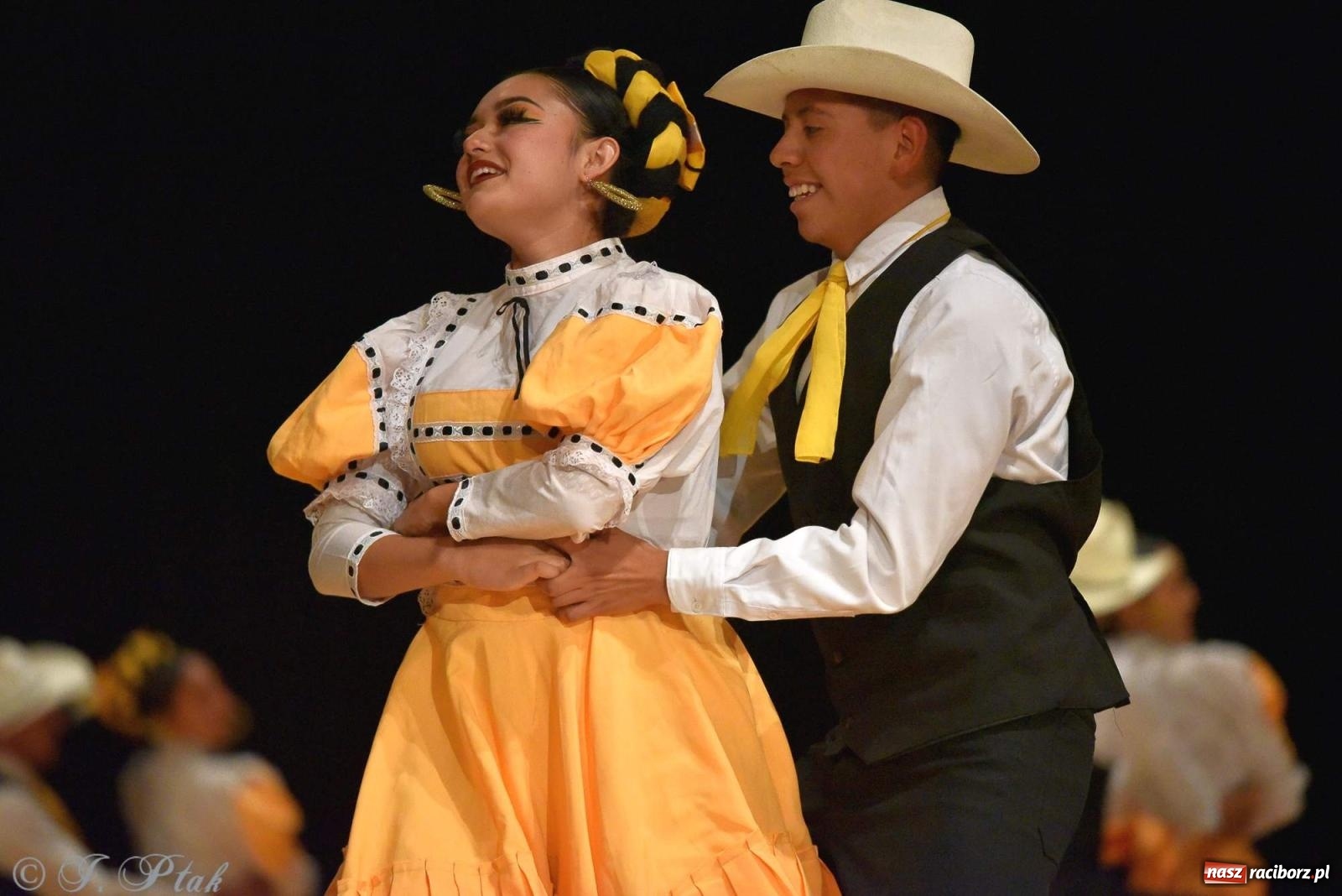 Zdjęcie w galerii na portalu naszraciborz.pl: Śląskie bez granic. Folklor z całego świata zagościł w Raciborzu [FOTO i WIDEO] wiadomości z regionu
