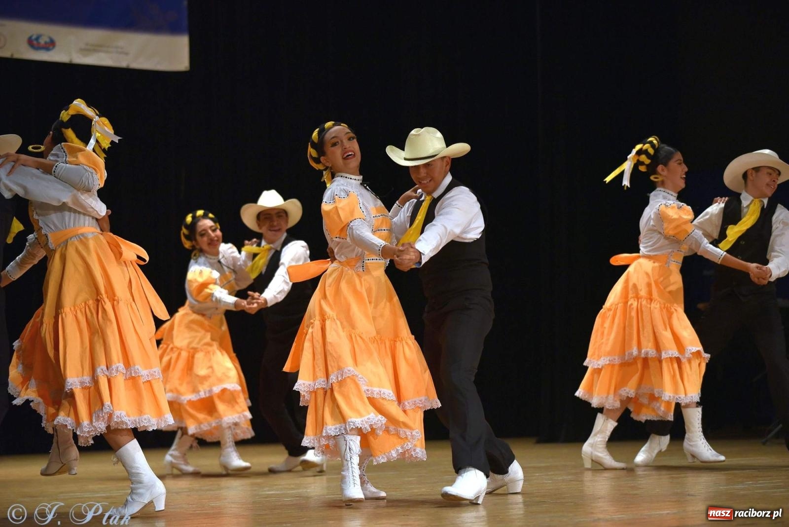Zdjęcie w galerii na portalu naszraciborz.pl: Śląskie bez granic. Folklor z całego świata zagościł w Raciborzu [FOTO i WIDEO] wiadomości z regionu