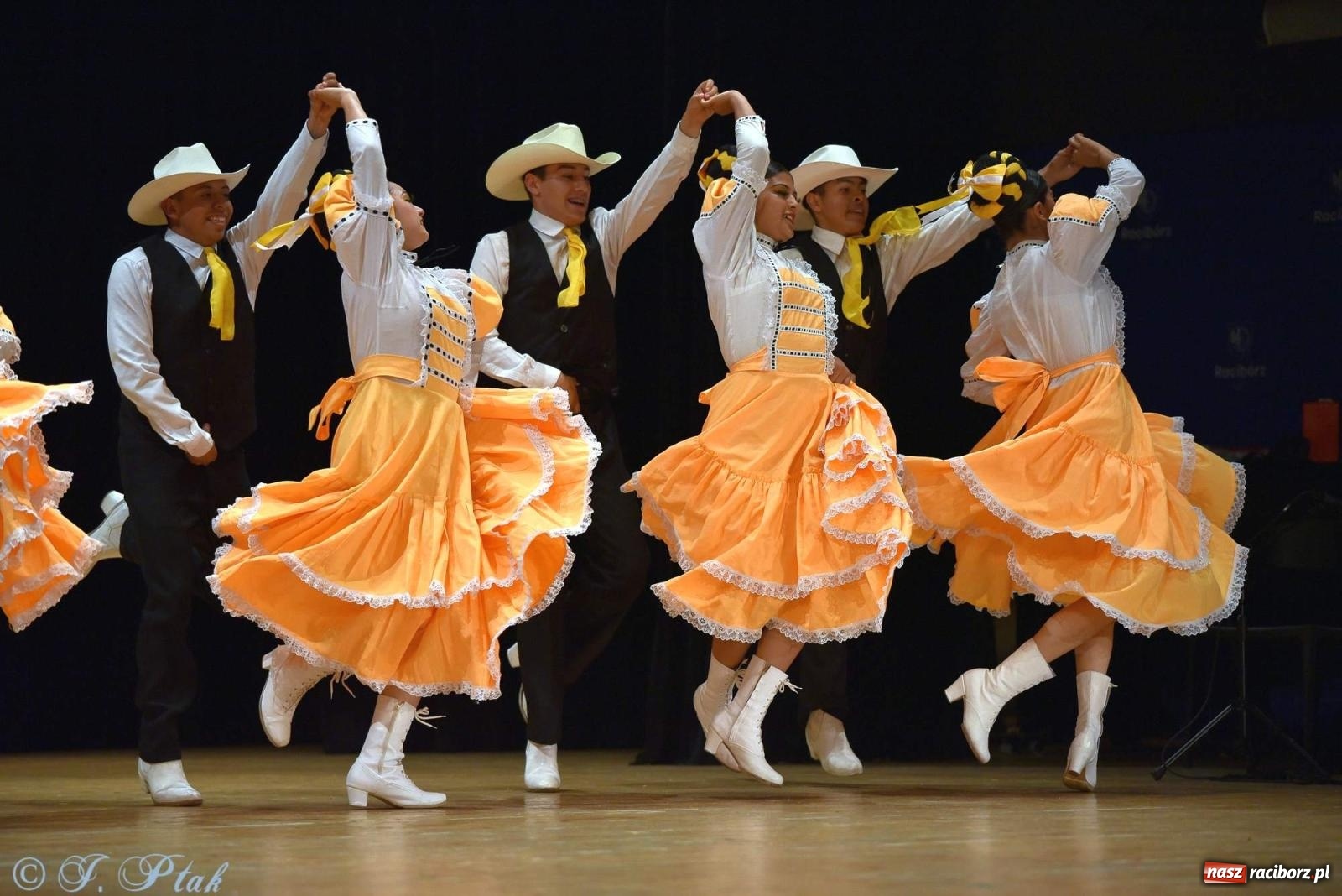 Zdjęcie w galerii na portalu naszraciborz.pl: Śląskie bez granic. Folklor z całego świata zagościł w Raciborzu [FOTO i WIDEO] wiadomości z regionu