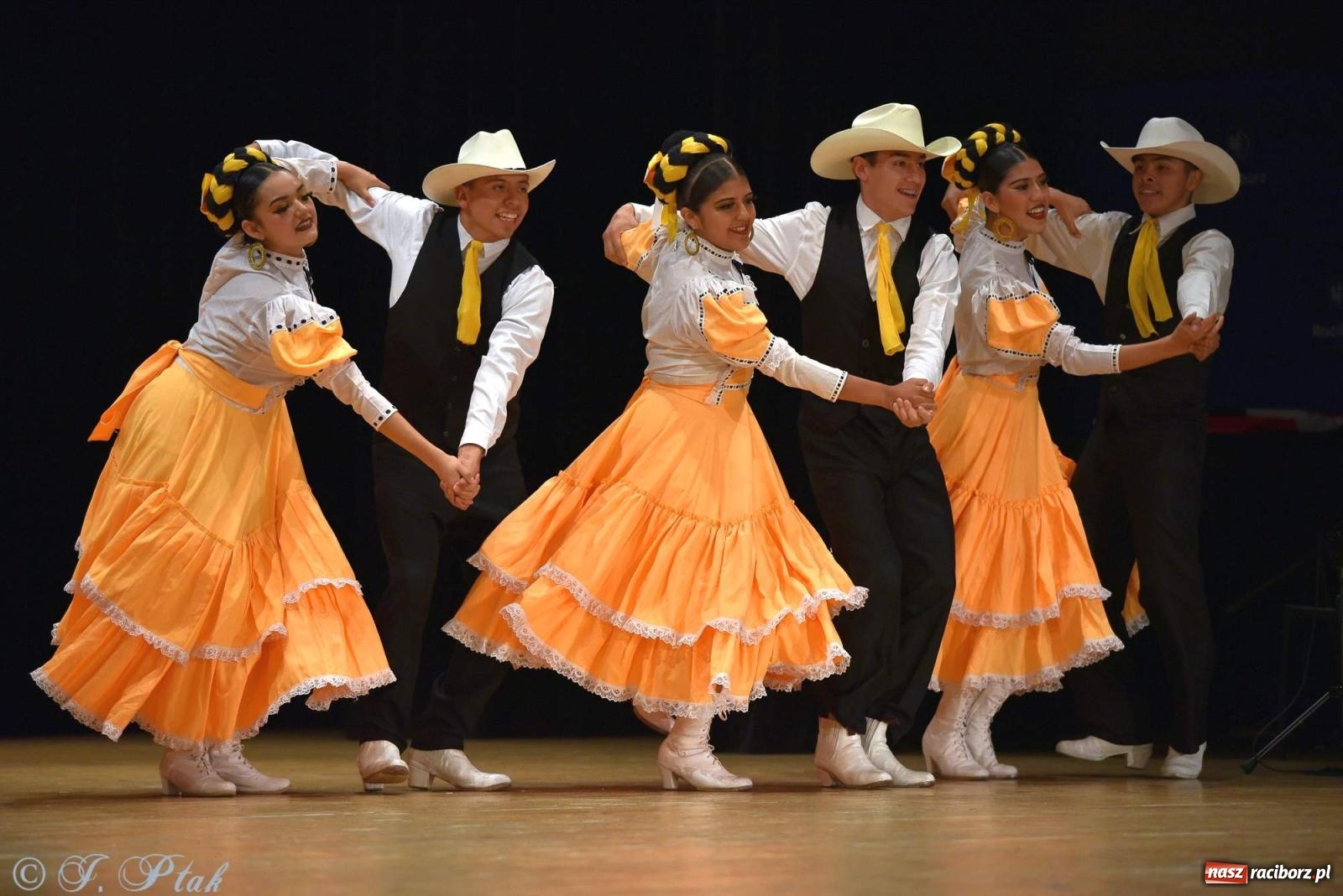 Zdjęcie w galerii na portalu naszraciborz.pl: Śląskie bez granic. Folklor z całego świata zagościł w Raciborzu [FOTO i WIDEO] wiadomości z regionu