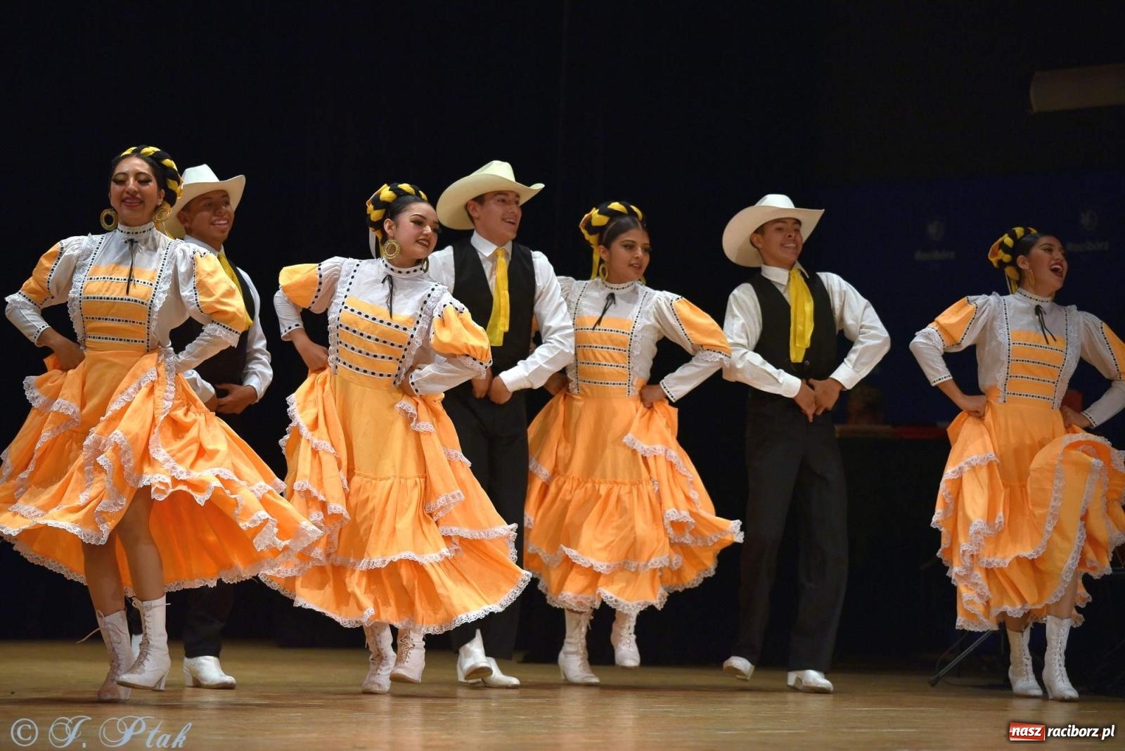 Zdjęcie w galerii na portalu naszraciborz.pl: Śląskie bez granic. Folklor z całego świata zagościł w Raciborzu [FOTO i WIDEO] wiadomości z regionu