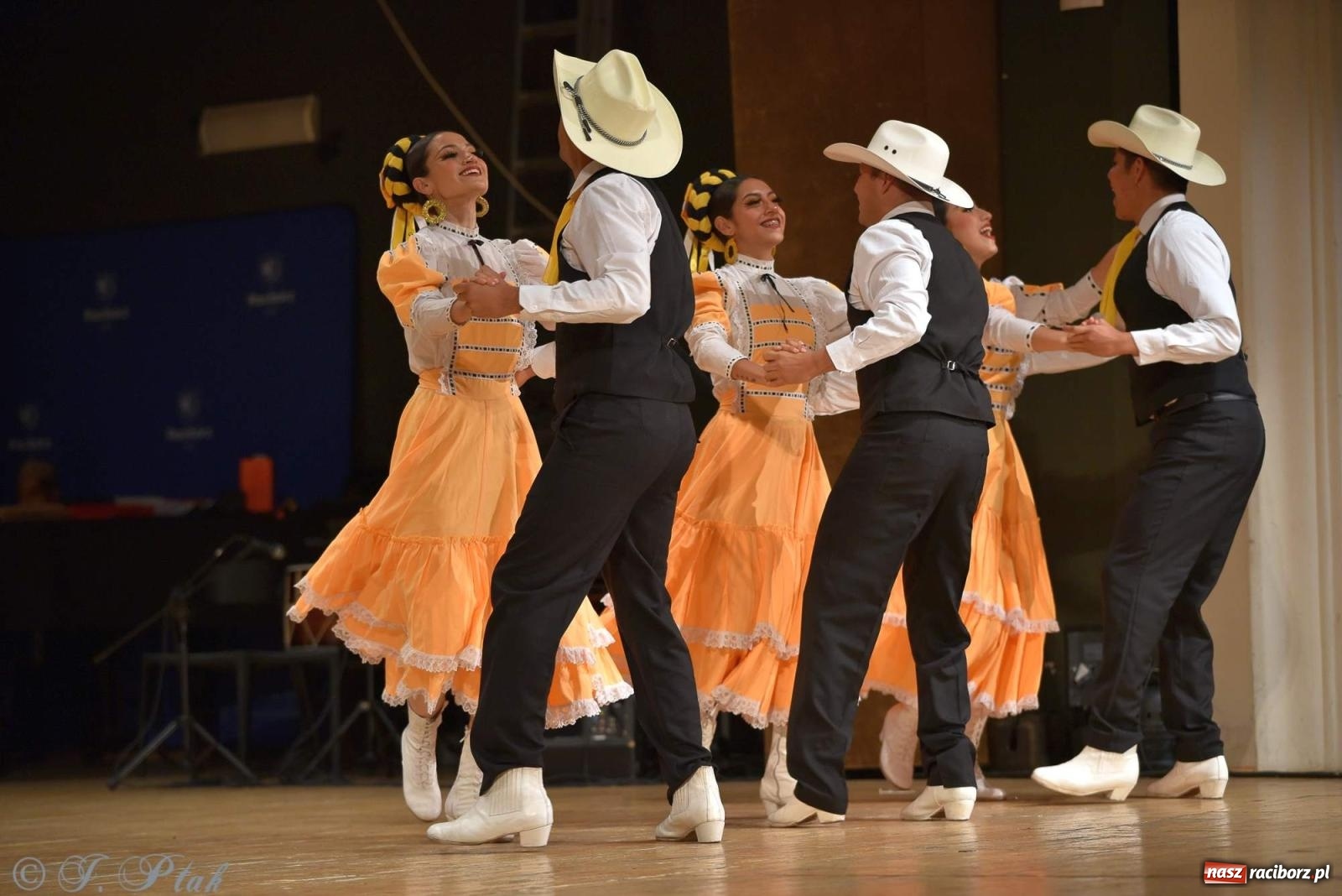 Zdjęcie w galerii na portalu naszraciborz.pl: Śląskie bez granic. Folklor z całego świata zagościł w Raciborzu [FOTO i WIDEO] wiadomości z regionu