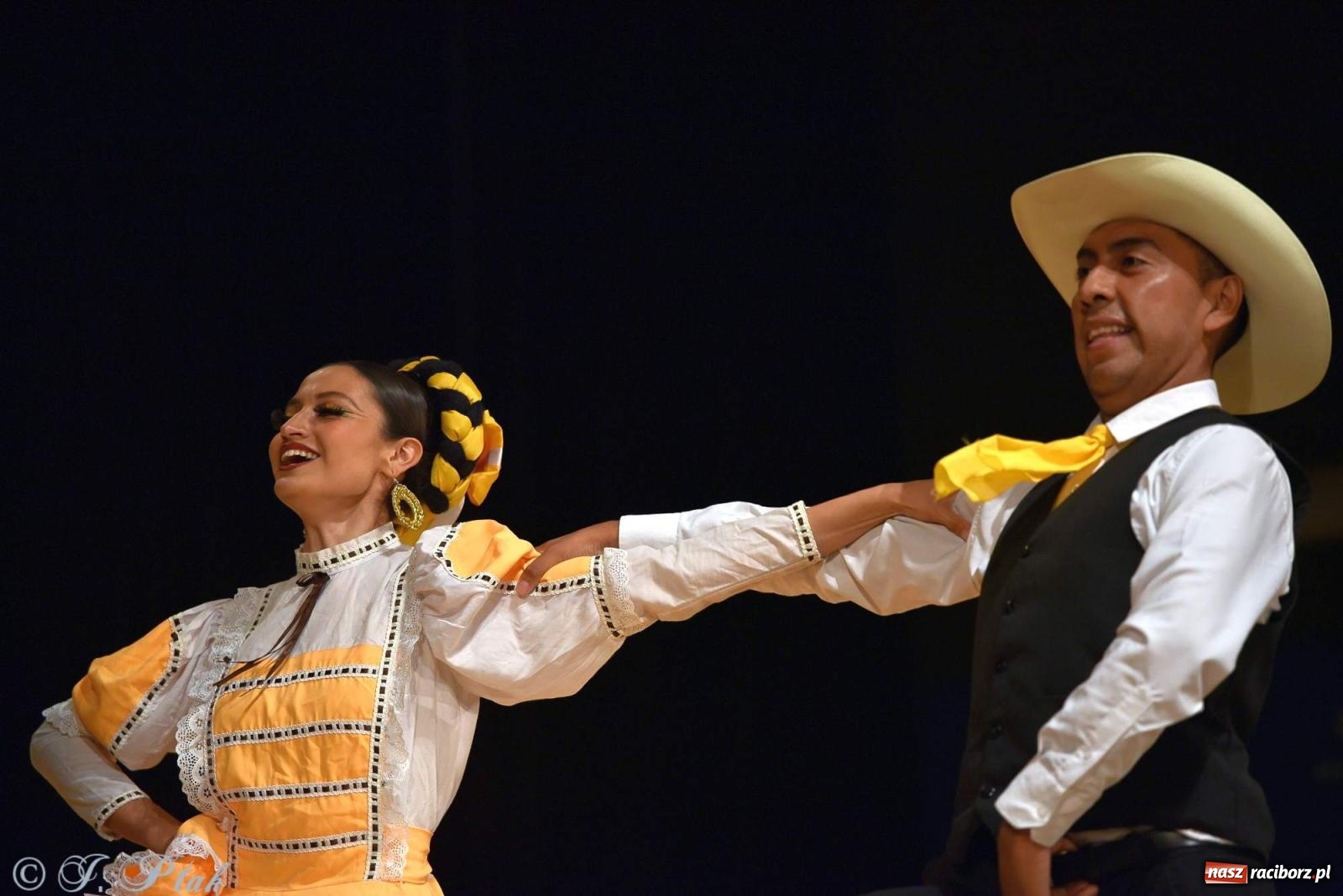 Zdjęcie w galerii na portalu naszraciborz.pl: Śląskie bez granic. Folklor z całego świata zagościł w Raciborzu [FOTO i WIDEO] wiadomości z regionu