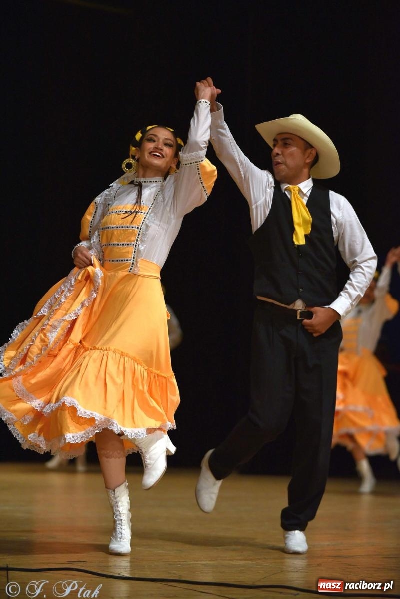 Zdjęcie w galerii na portalu naszraciborz.pl: Śląskie bez granic. Folklor z całego świata zagościł w Raciborzu [FOTO i WIDEO] wiadomości z regionu