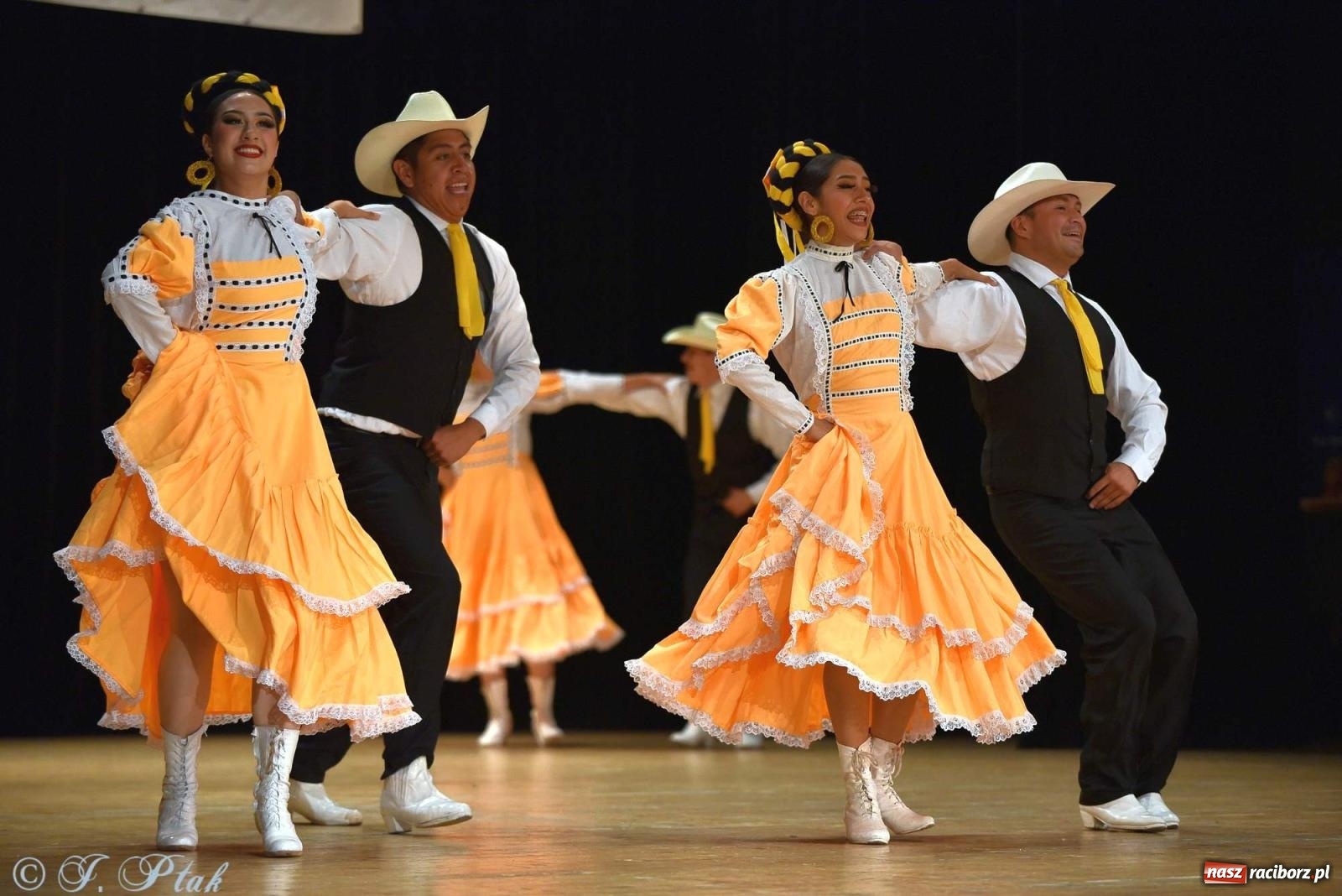 Zdjęcie w galerii na portalu naszraciborz.pl: Śląskie bez granic. Folklor z całego świata zagościł w Raciborzu [FOTO i WIDEO] wiadomości z regionu