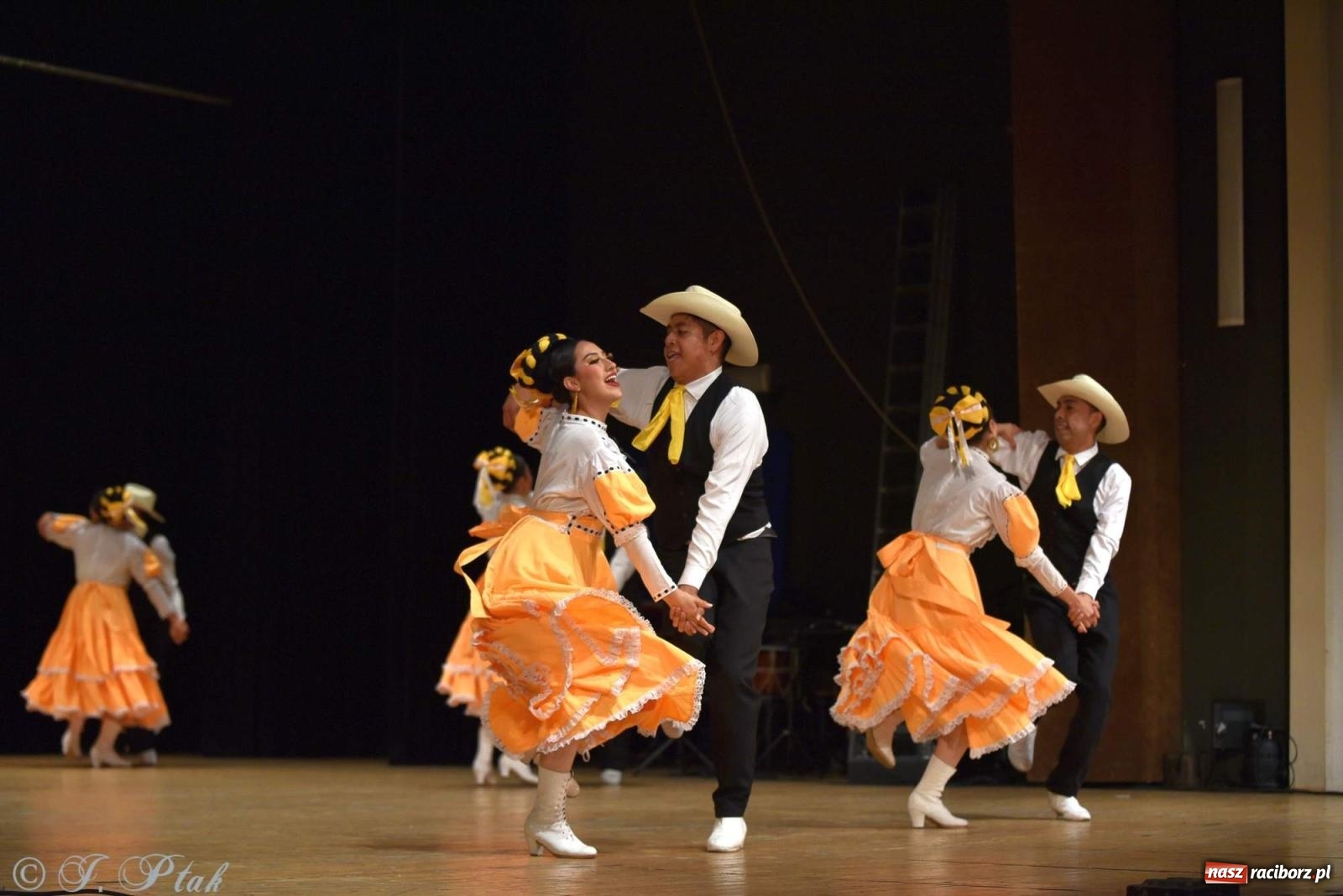 Zdjęcie w galerii na portalu naszraciborz.pl: Śląskie bez granic. Folklor z całego świata zagościł w Raciborzu [FOTO i WIDEO] wiadomości z regionu