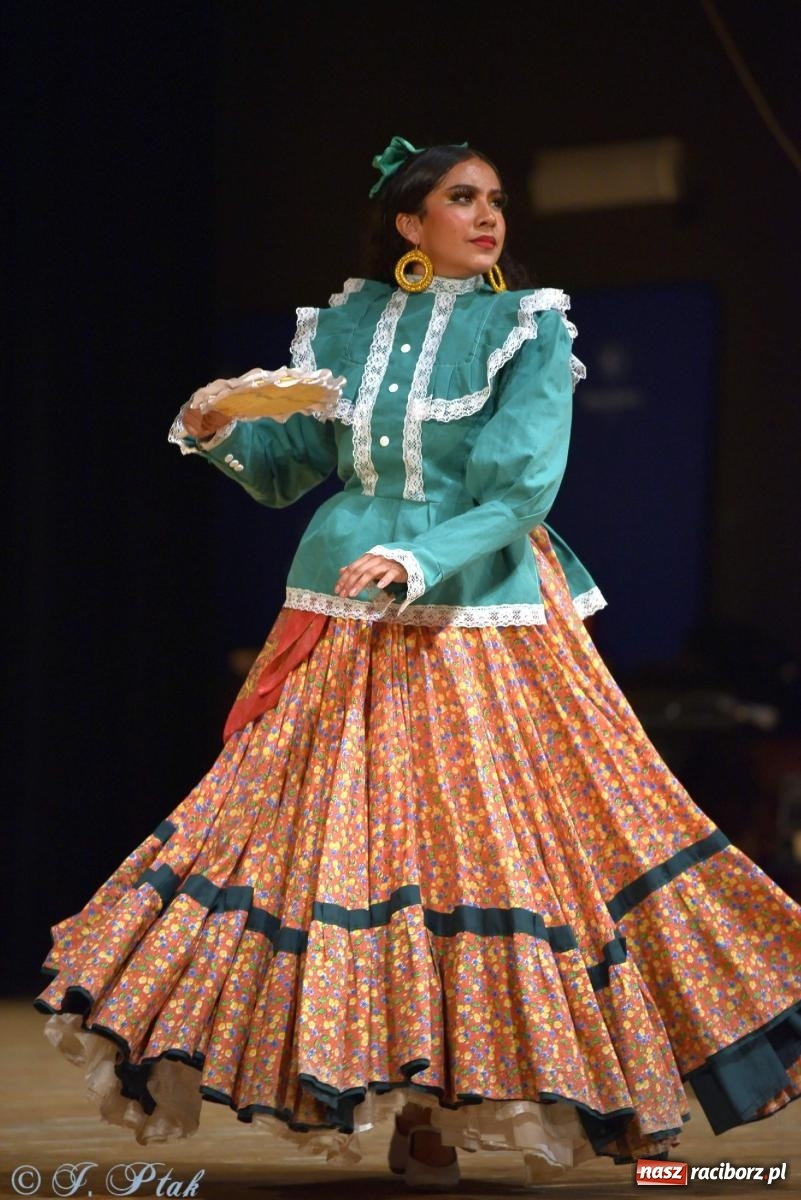 Zdjęcie w galerii na portalu naszraciborz.pl: Śląskie bez granic. Folklor z całego świata zagościł w Raciborzu [FOTO i WIDEO] wiadomości z regionu