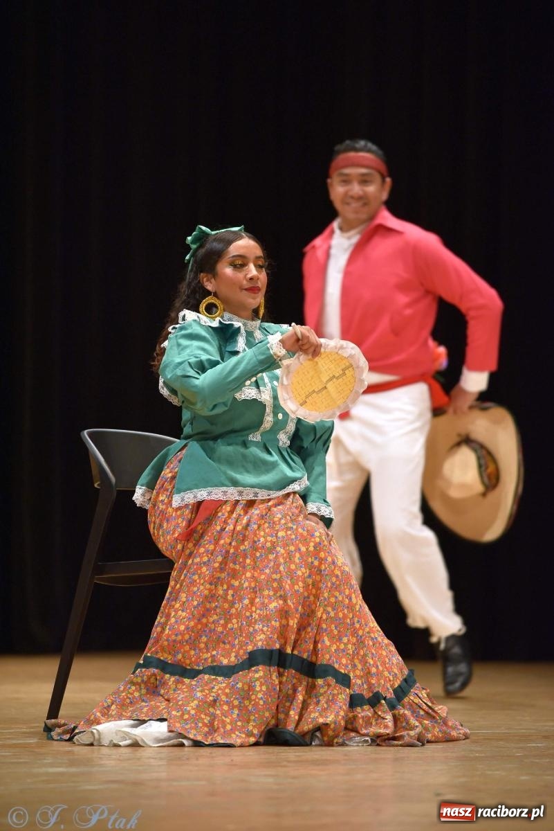 Zdjęcie w galerii na portalu naszraciborz.pl: Śląskie bez granic. Folklor z całego świata zagościł w Raciborzu [FOTO i WIDEO] wiadomości z regionu