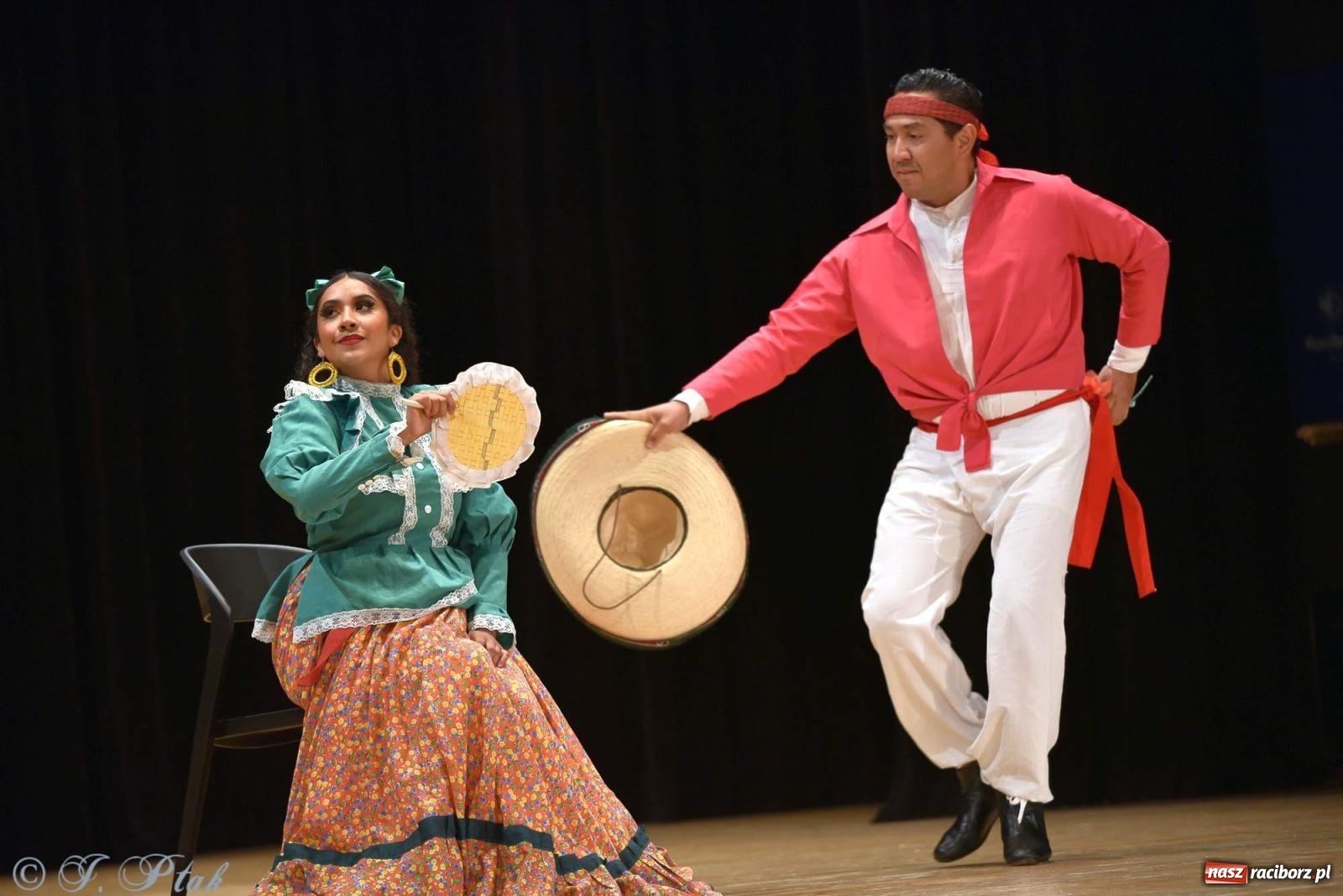Zdjęcie w galerii na portalu naszraciborz.pl: Śląskie bez granic. Folklor z całego świata zagościł w Raciborzu [FOTO i WIDEO] wiadomości z regionu