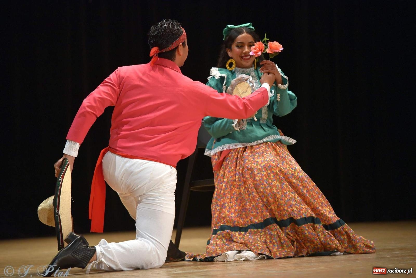 Zdjęcie w galerii na portalu naszraciborz.pl: Śląskie bez granic. Folklor z całego świata zagościł w Raciborzu [FOTO i WIDEO] wiadomości z regionu