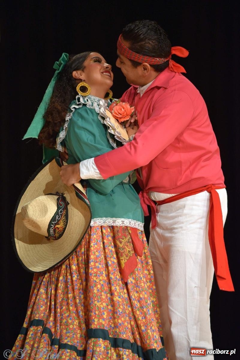 Zdjęcie w galerii na portalu naszraciborz.pl: Śląskie bez granic. Folklor z całego świata zagościł w Raciborzu [FOTO i WIDEO] wiadomości z regionu