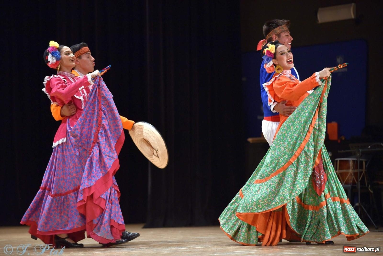 Zdjęcie w galerii na portalu naszraciborz.pl: Śląskie bez granic. Folklor z całego świata zagościł w Raciborzu [FOTO i WIDEO] wiadomości z regionu